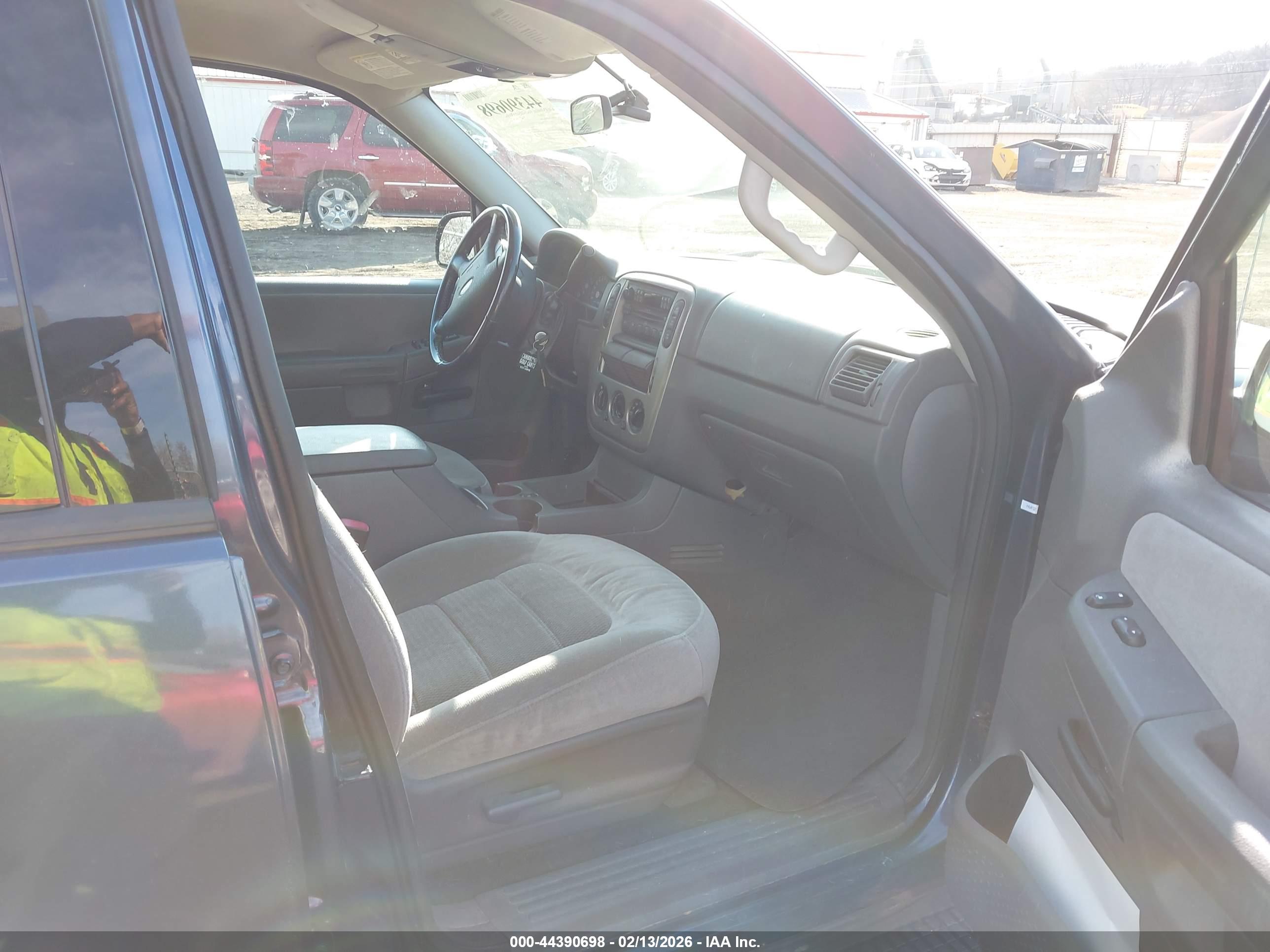 FORD EXPLORER image 5