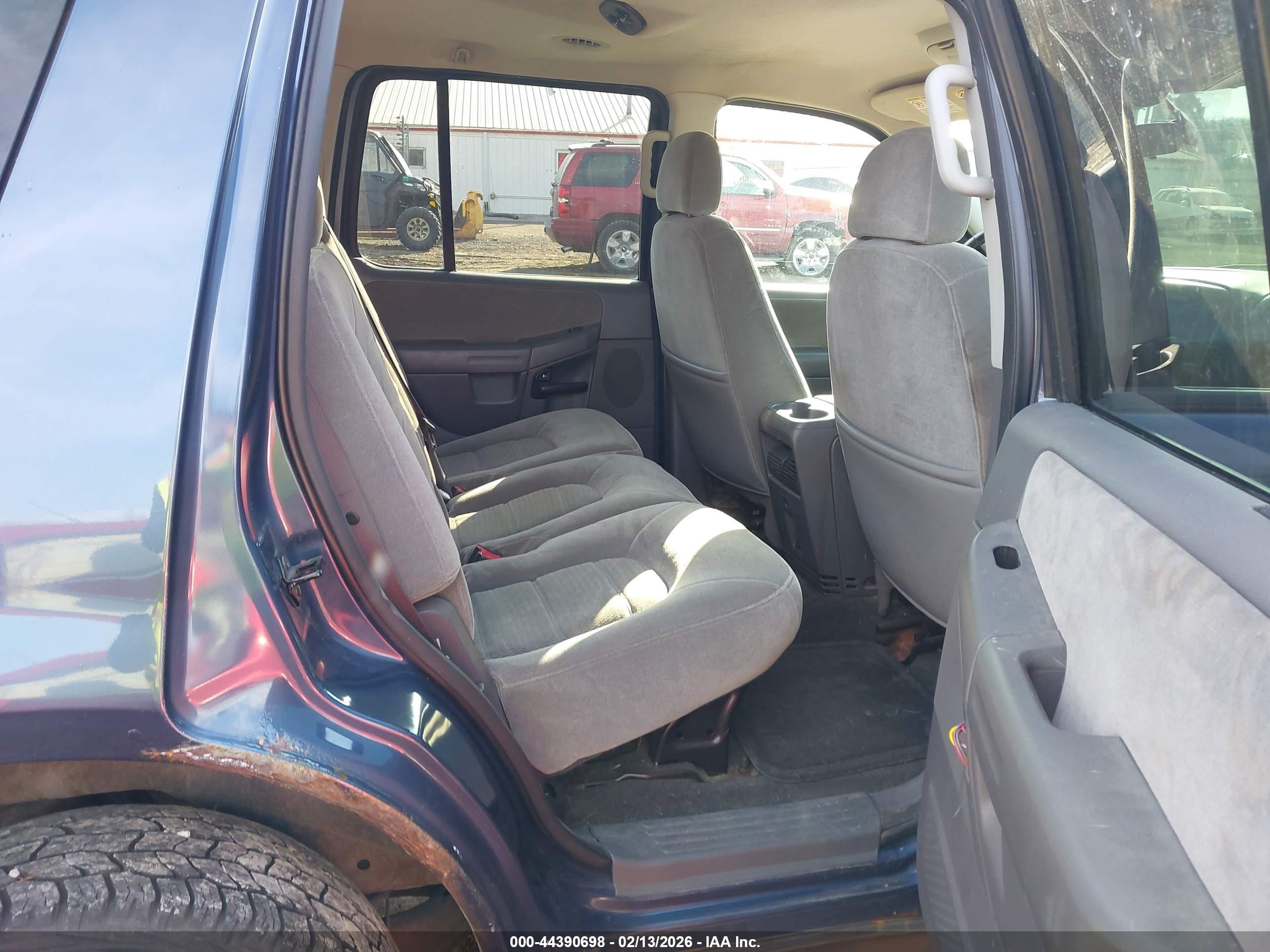 FORD EXPLORER image 8