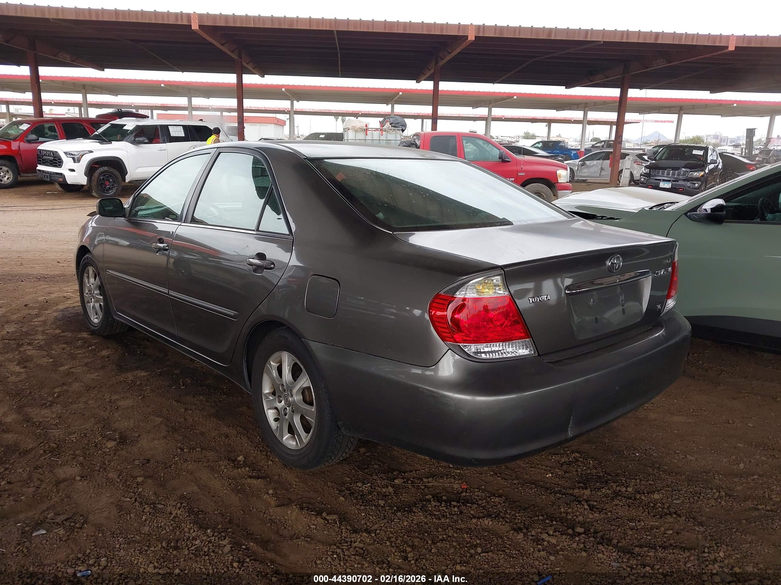 TOYOTA CAMRY image 3
