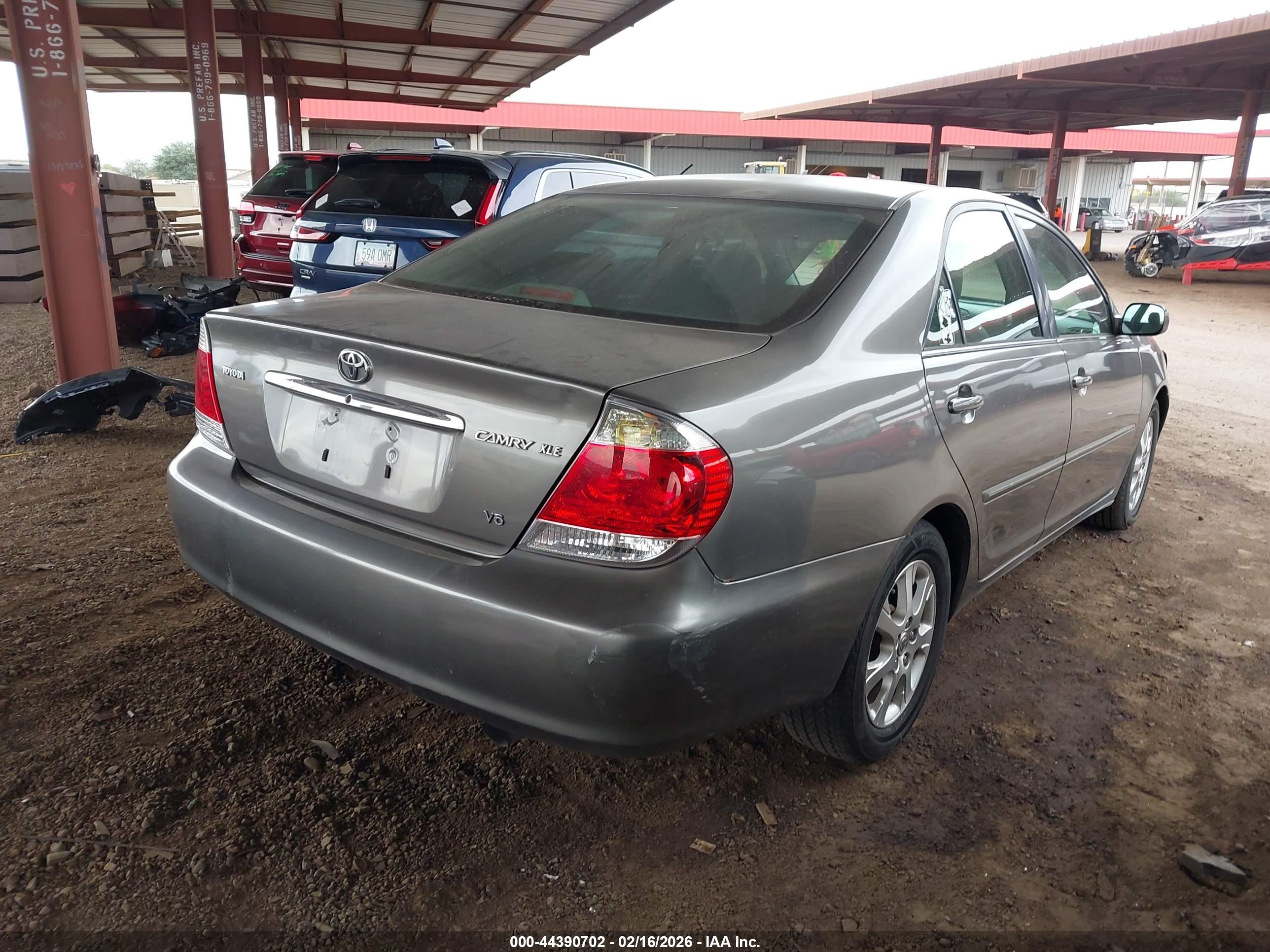 TOYOTA CAMRY image 4