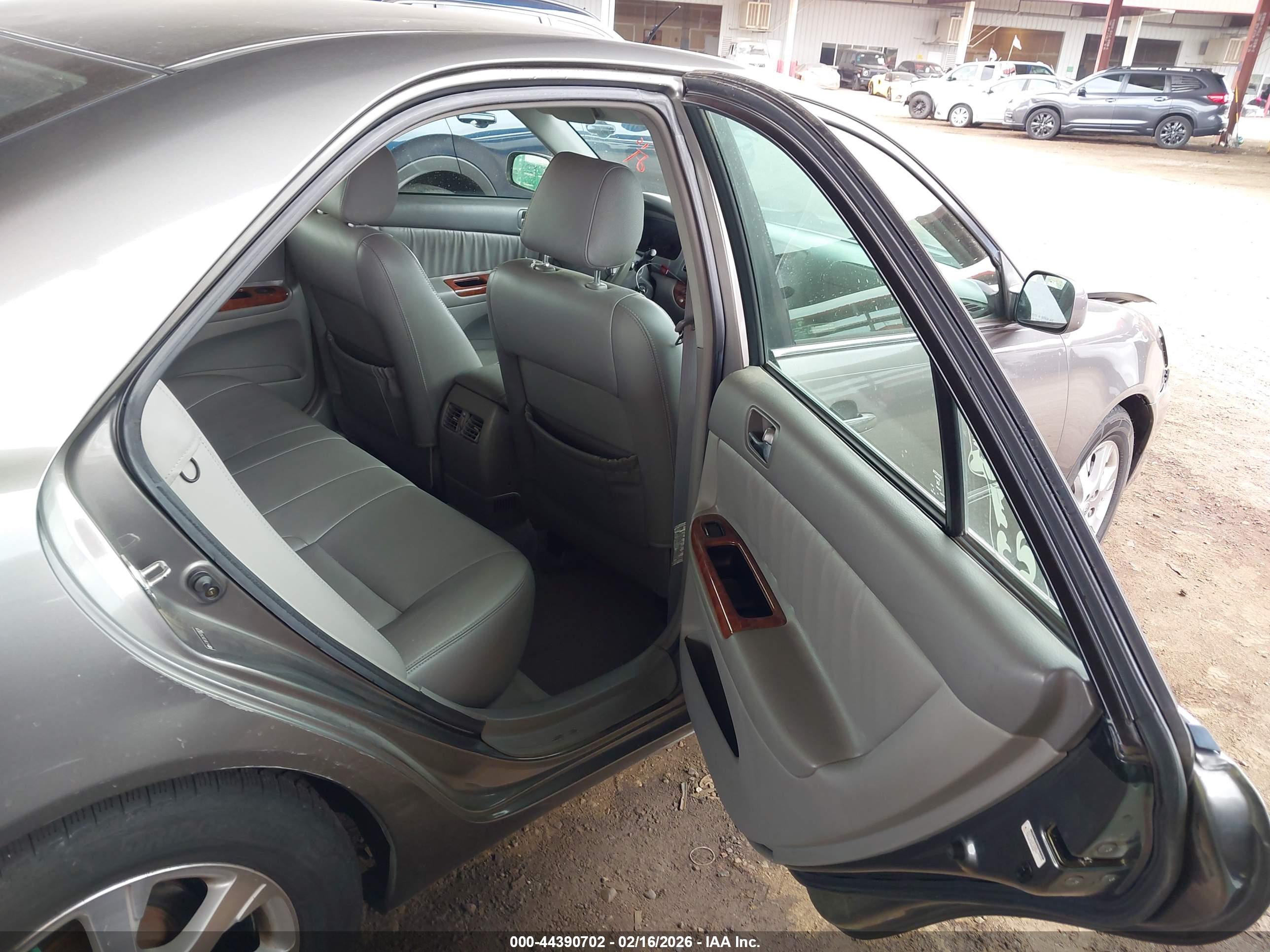 TOYOTA CAMRY image 8