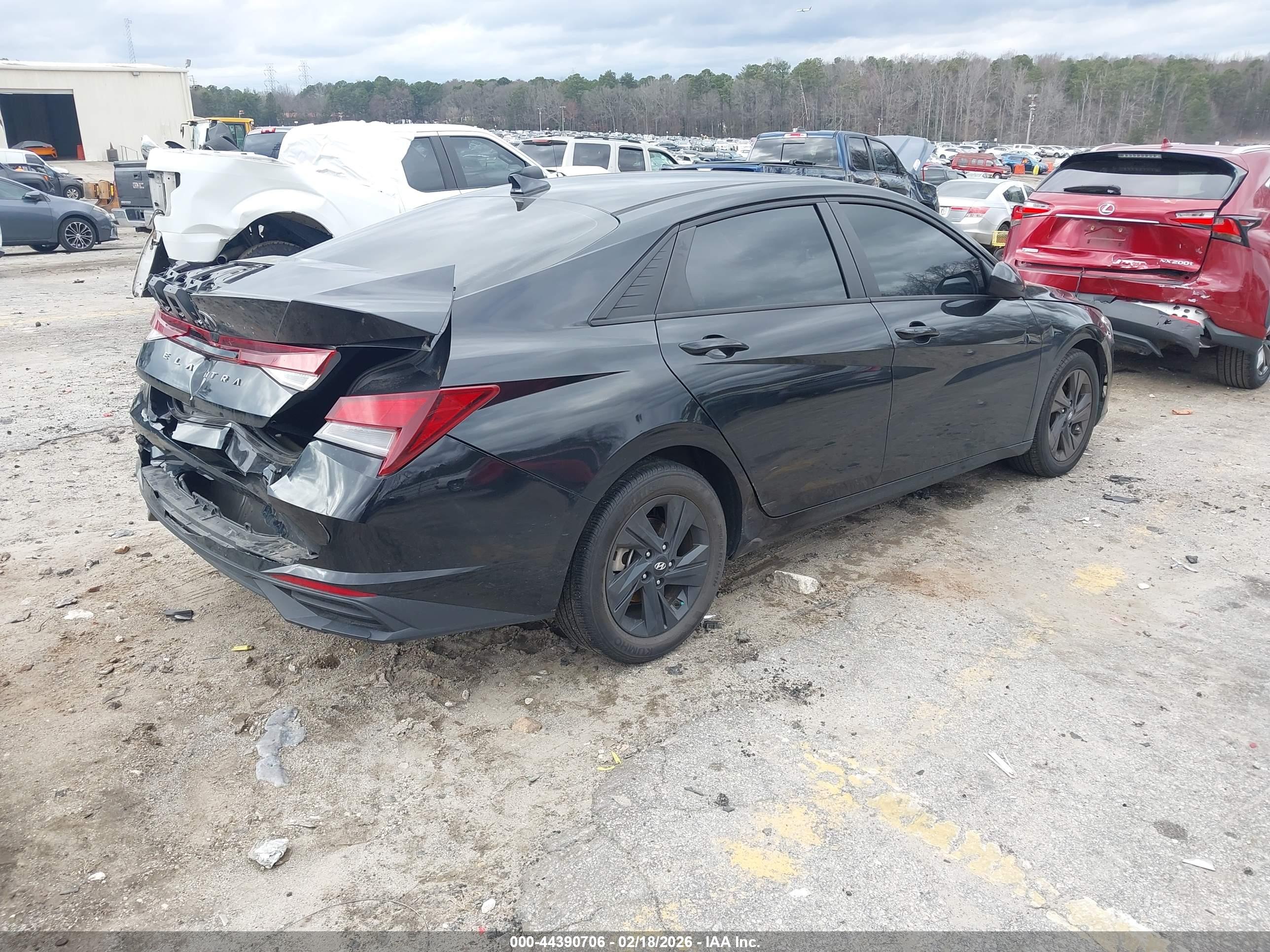 HYUNDAI ELANTRA image 4