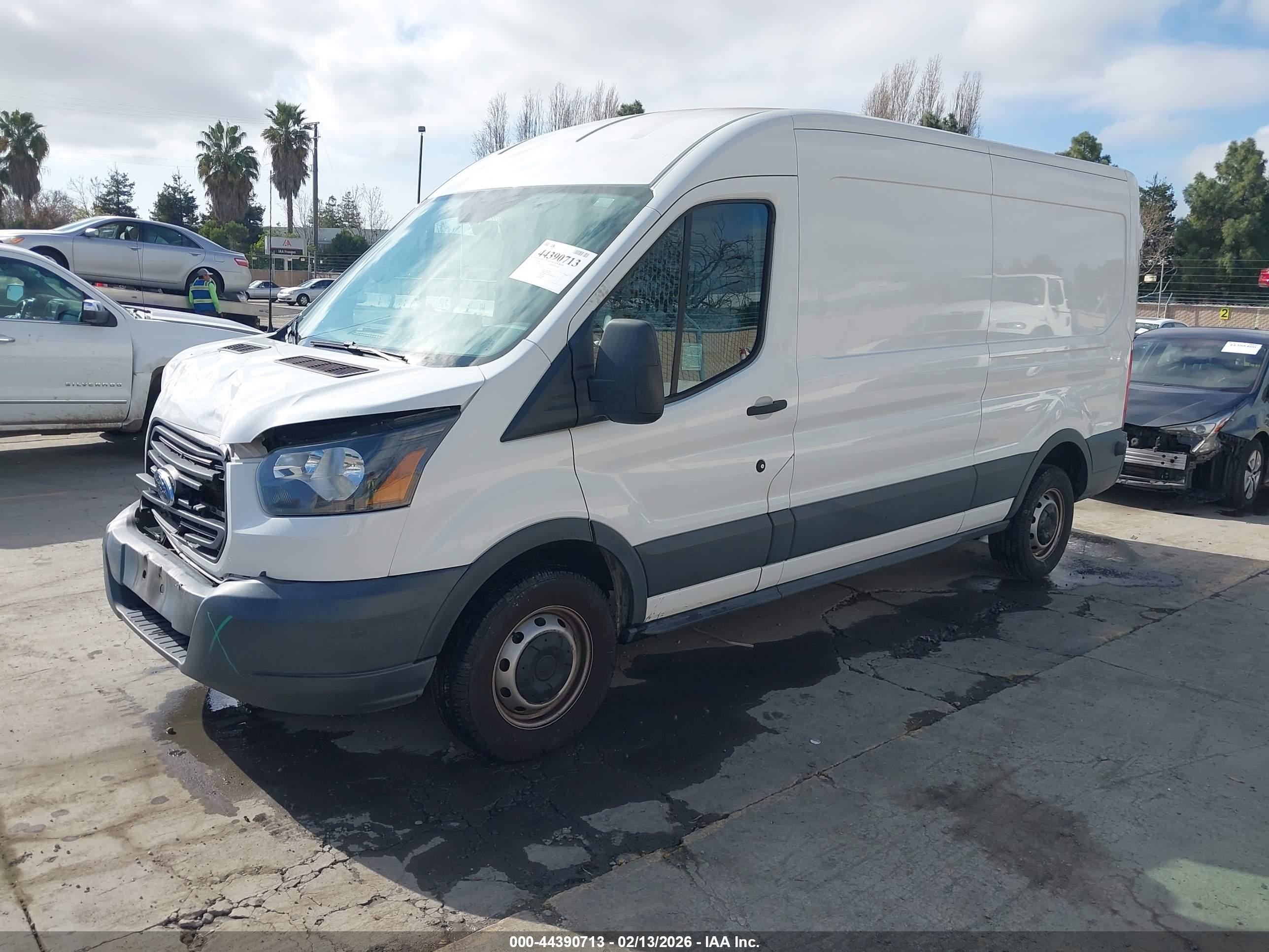 FORD TRANSIT-250 image 2