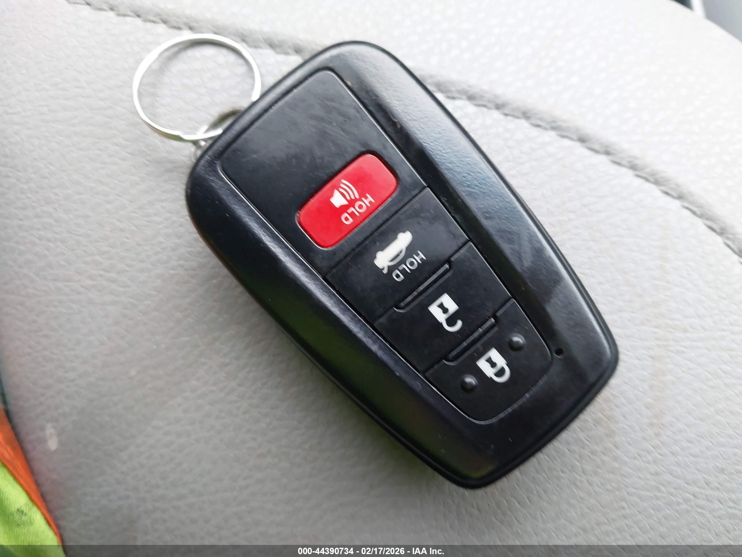 TOYOTA CAMRY image 11