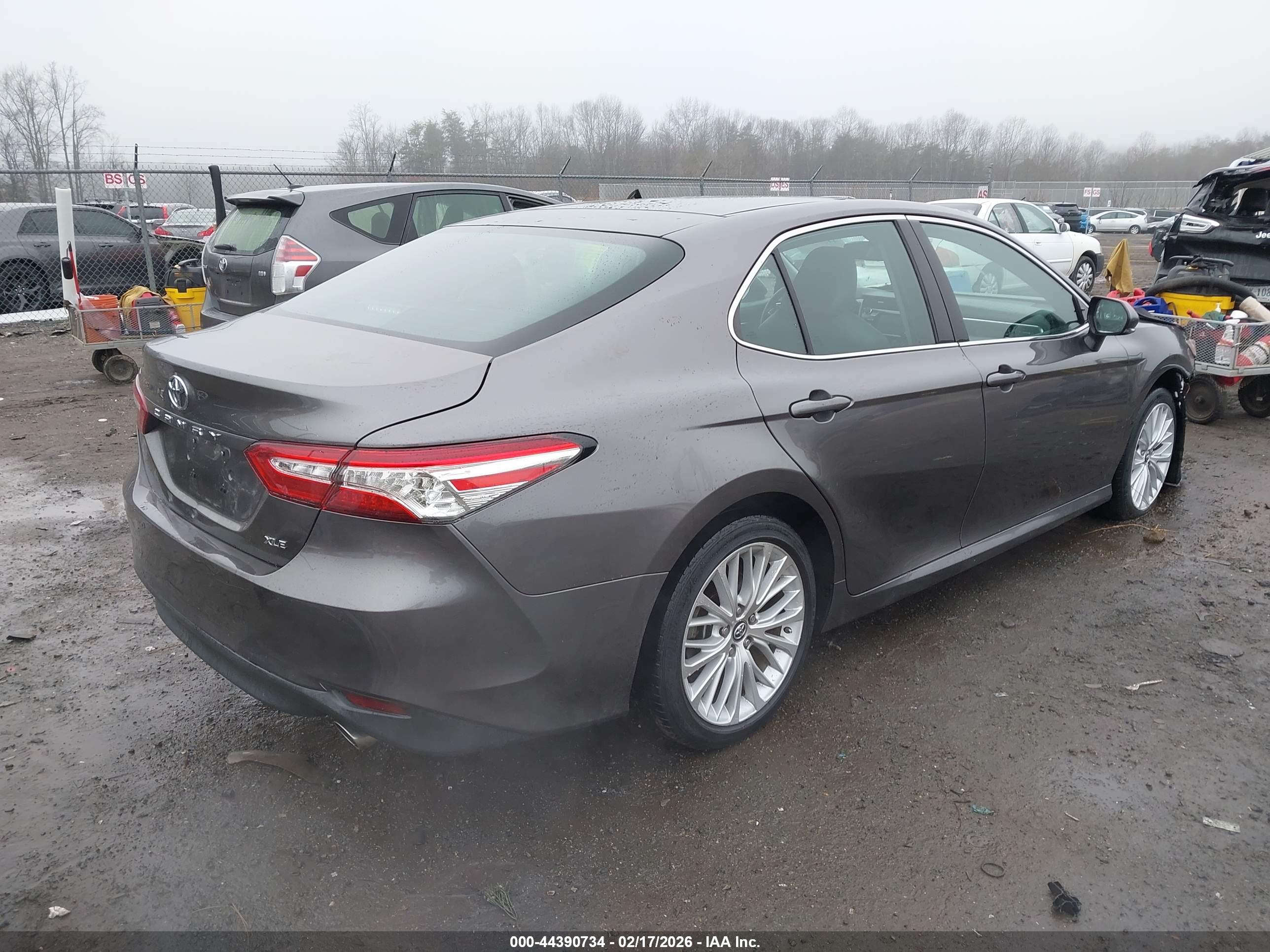 TOYOTA CAMRY image 4