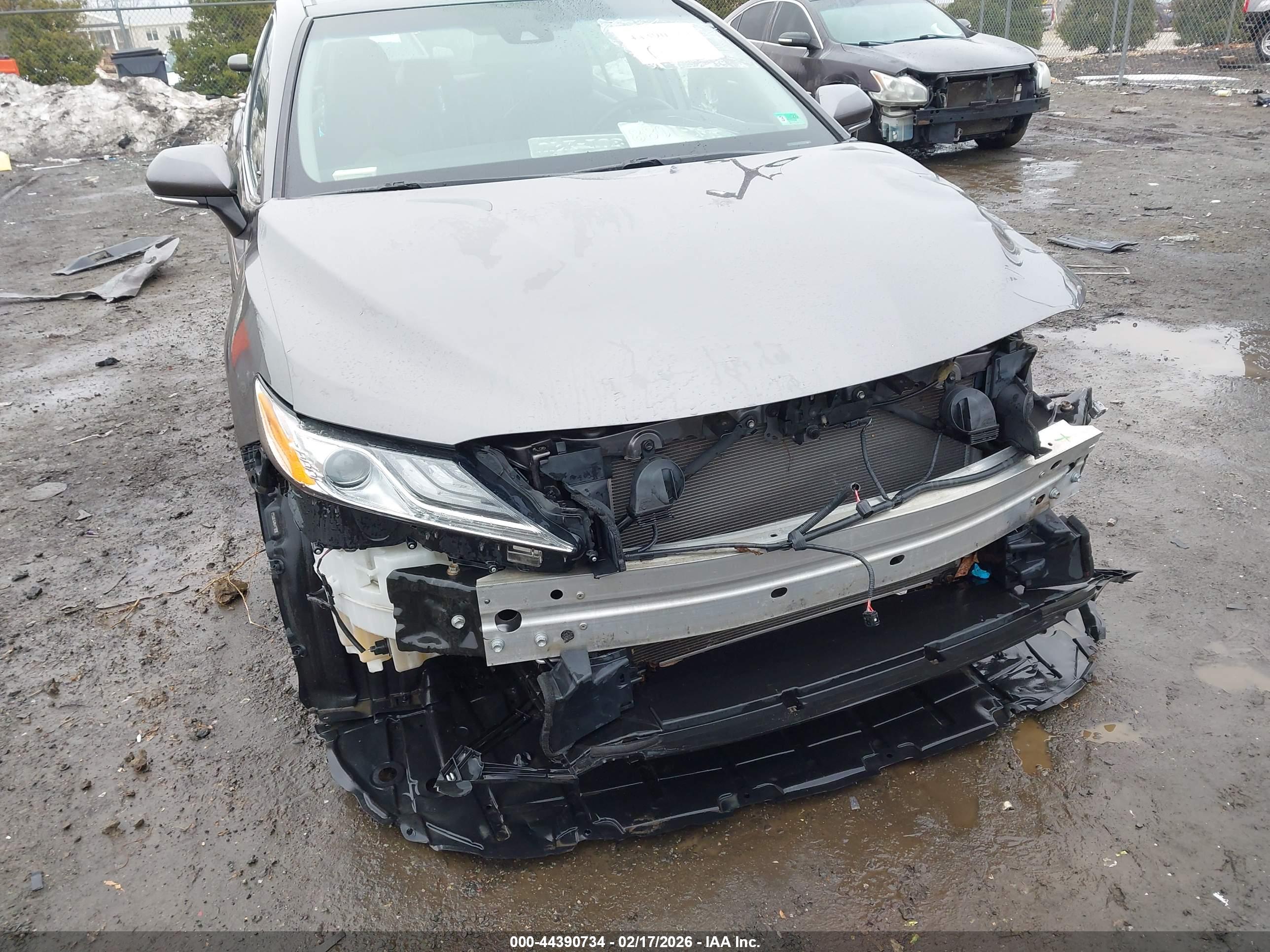 TOYOTA CAMRY image 6