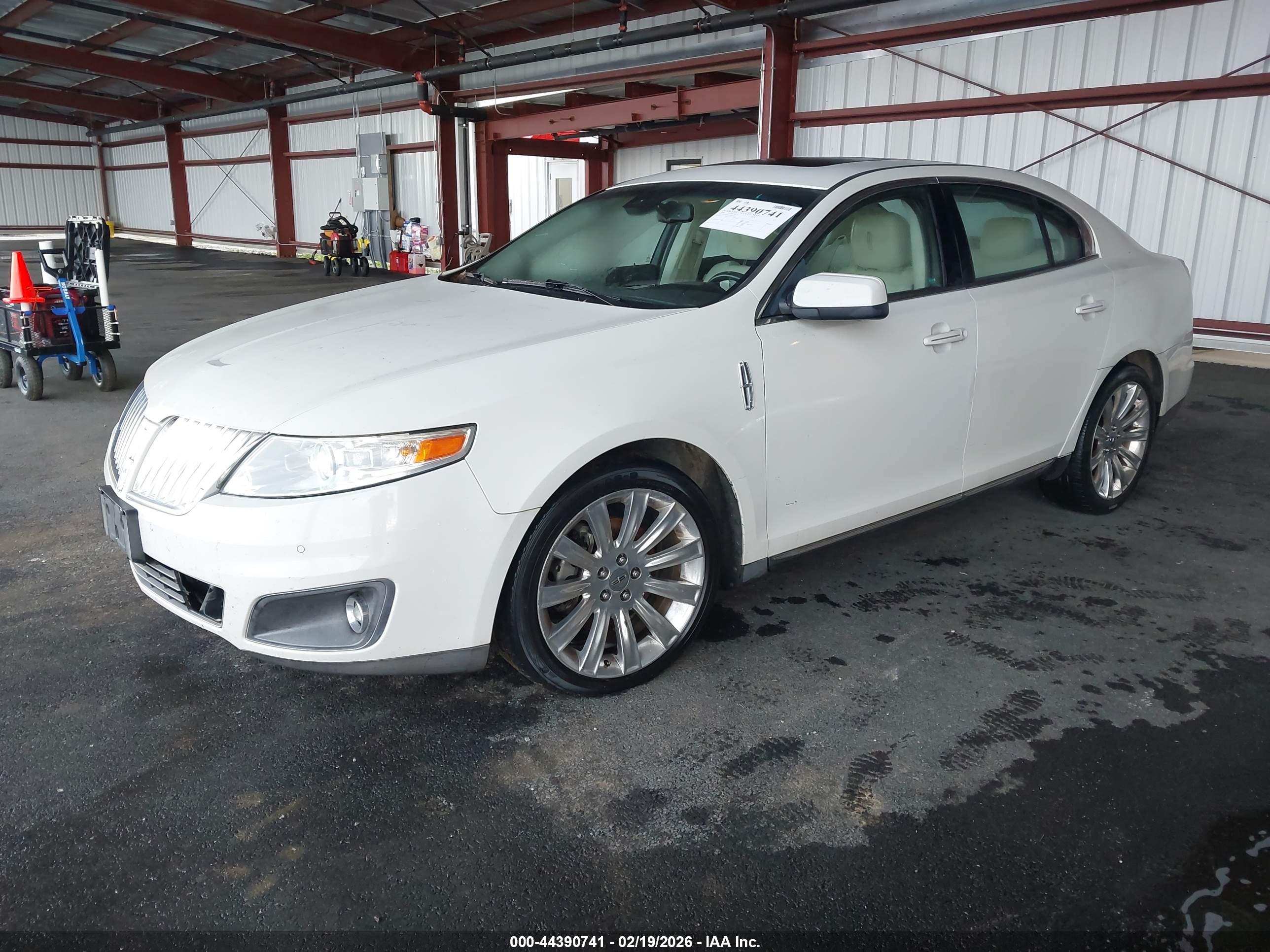 LINCOLN MKS image 2