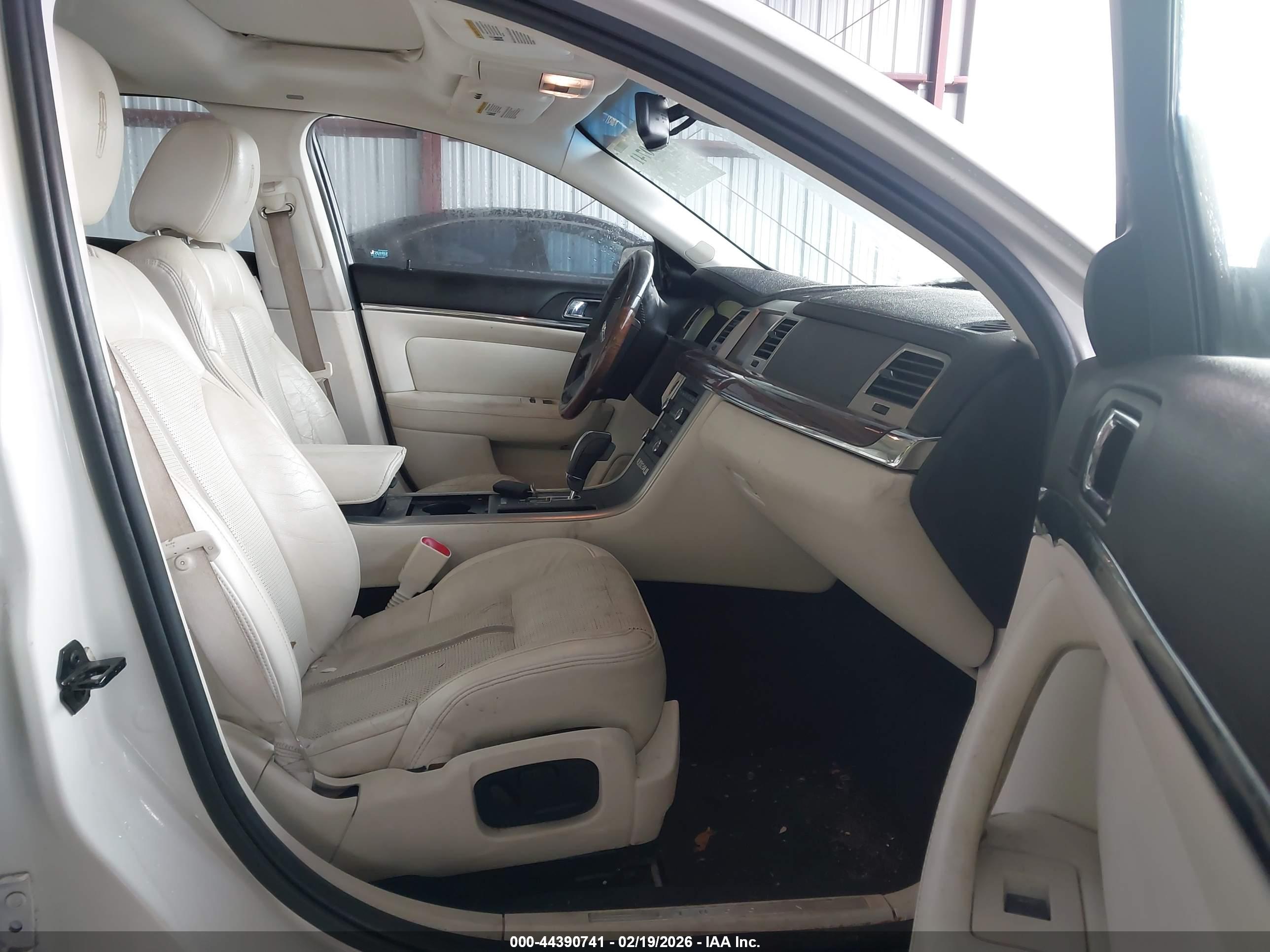 LINCOLN MKS image 5