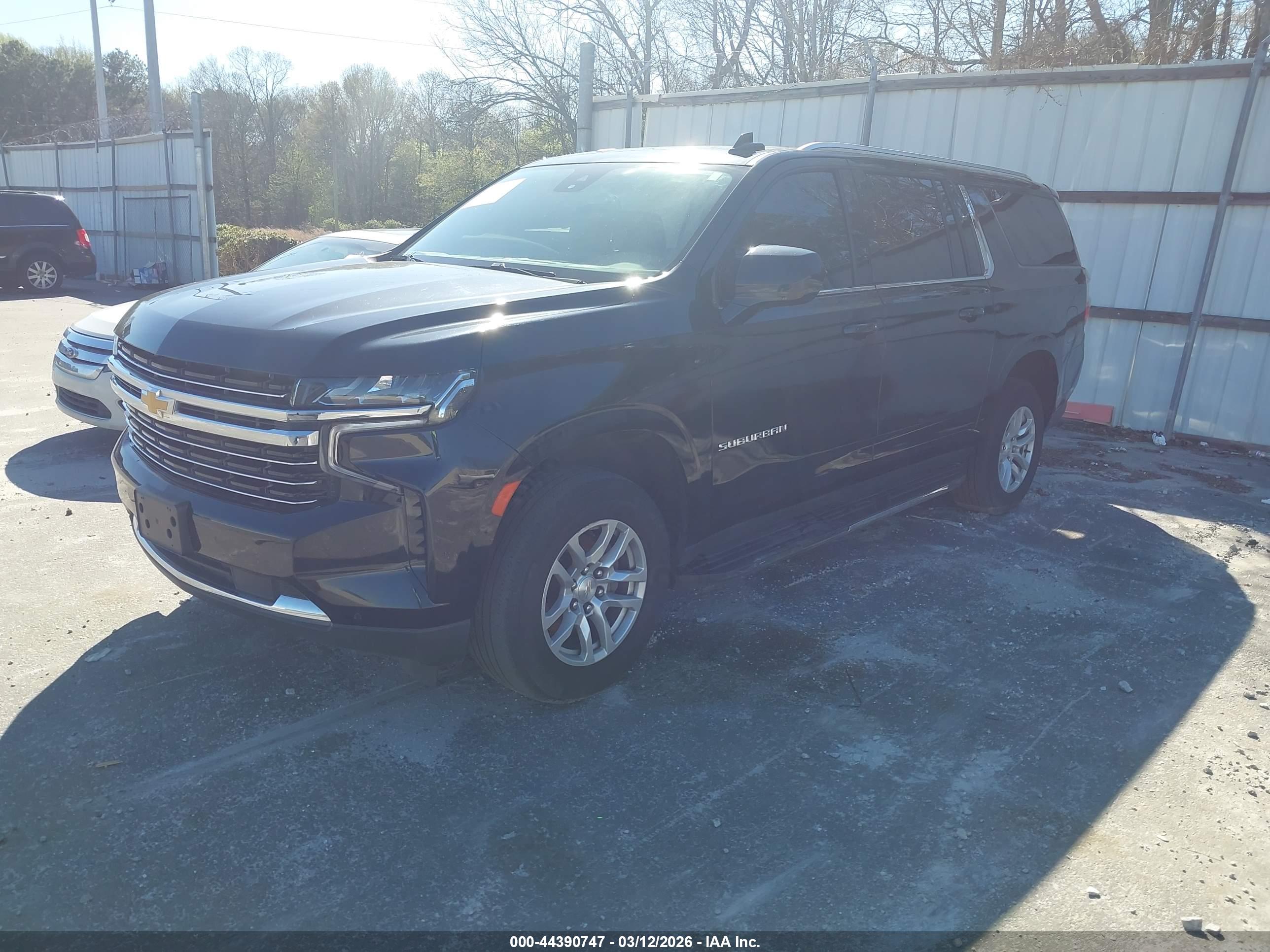 CHEVROLET SUBURBAN image 2