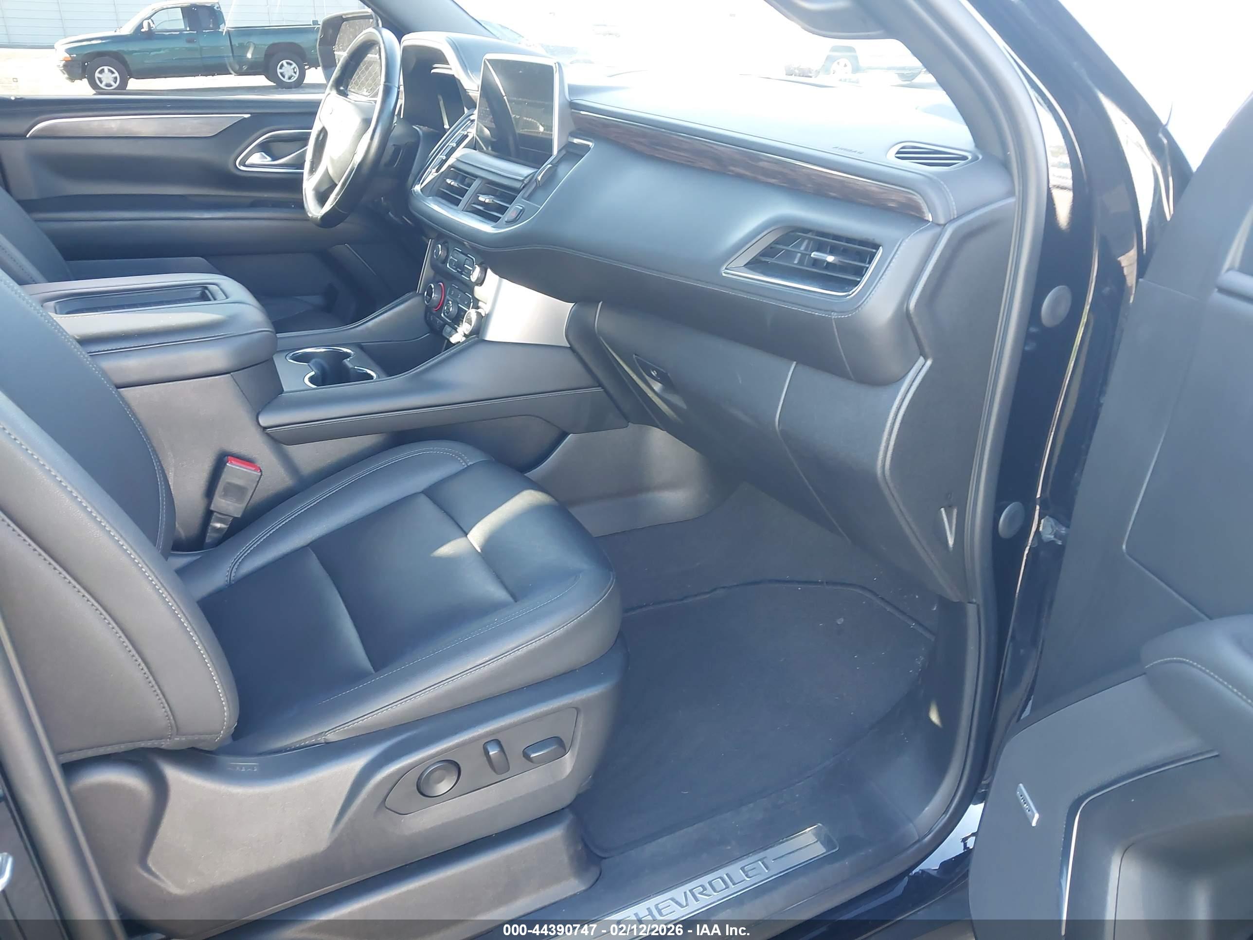 CHEVROLET SUBURBAN image 5