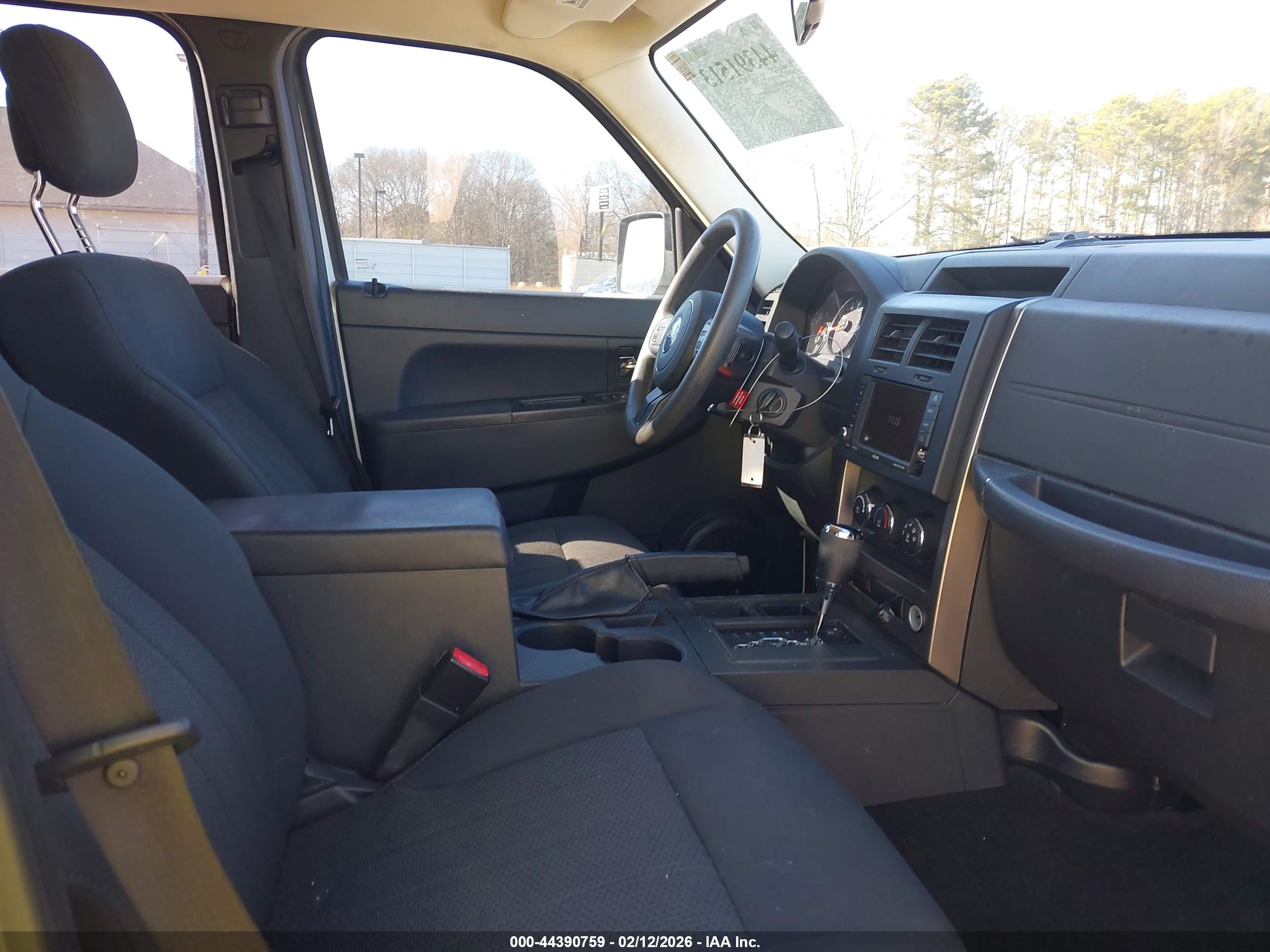 JEEP LIBERTY image 5