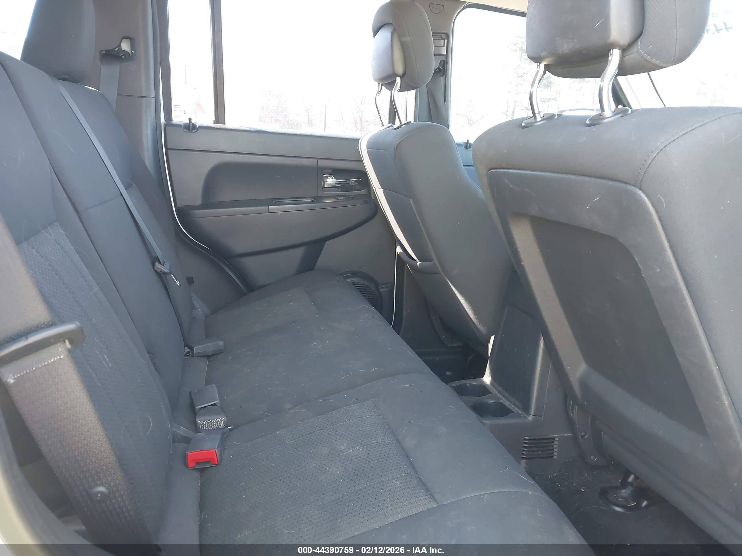 JEEP LIBERTY image 8