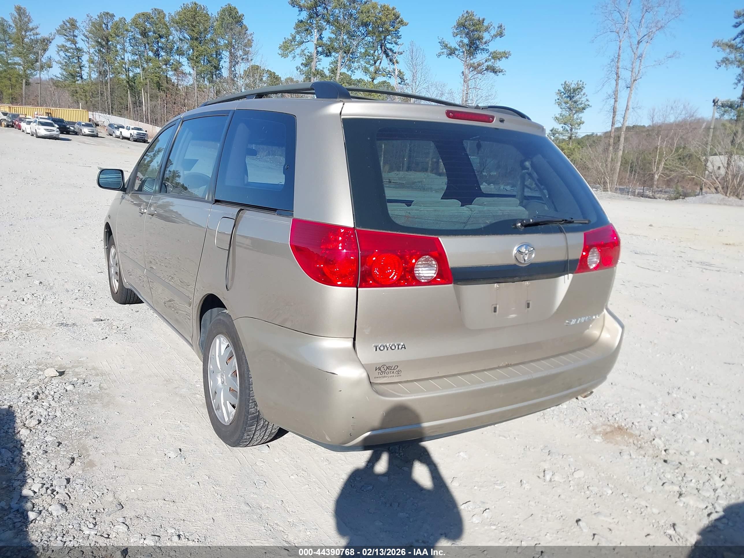 TOYOTA SIENNA image 3