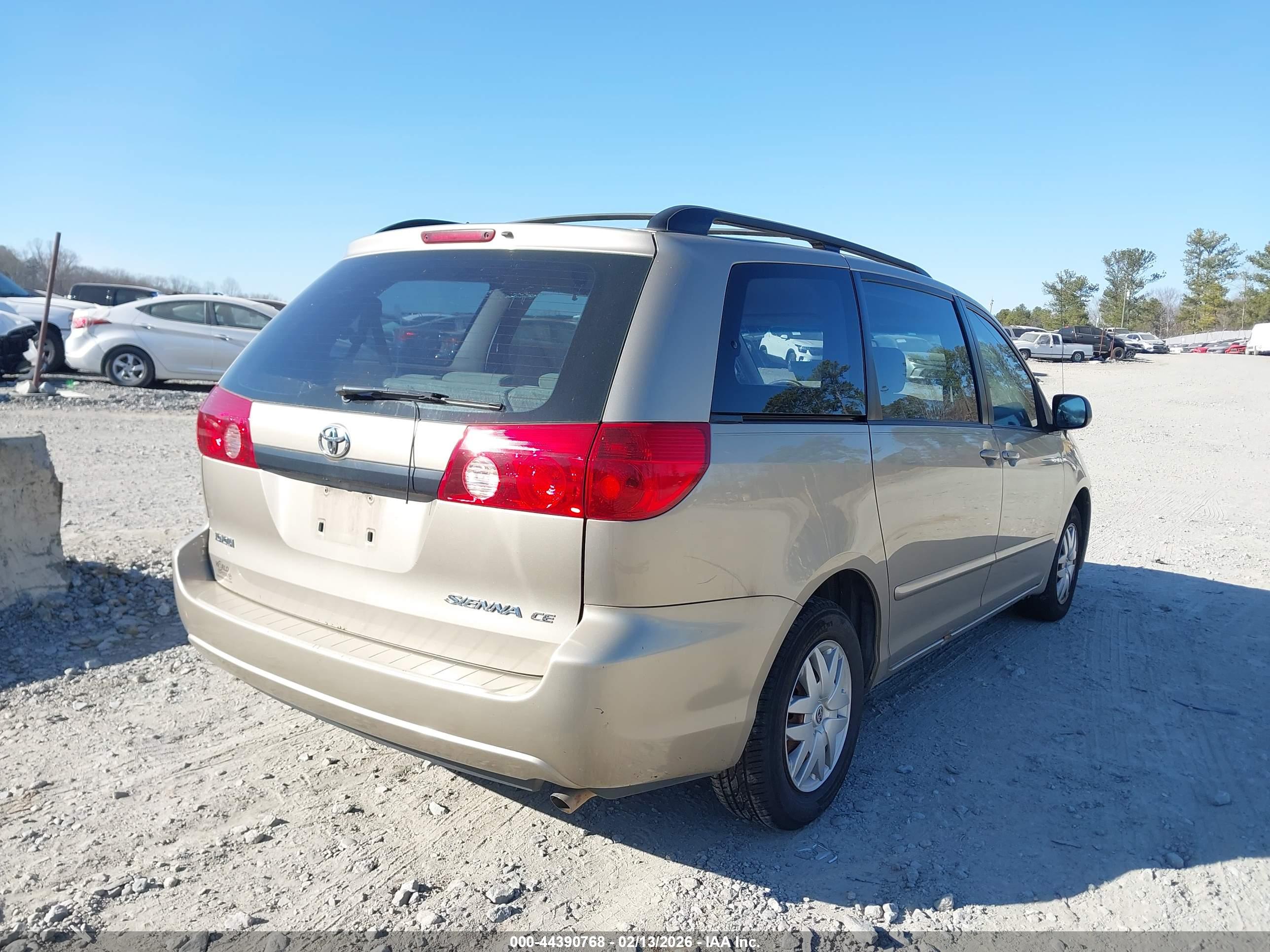 TOYOTA SIENNA image 4