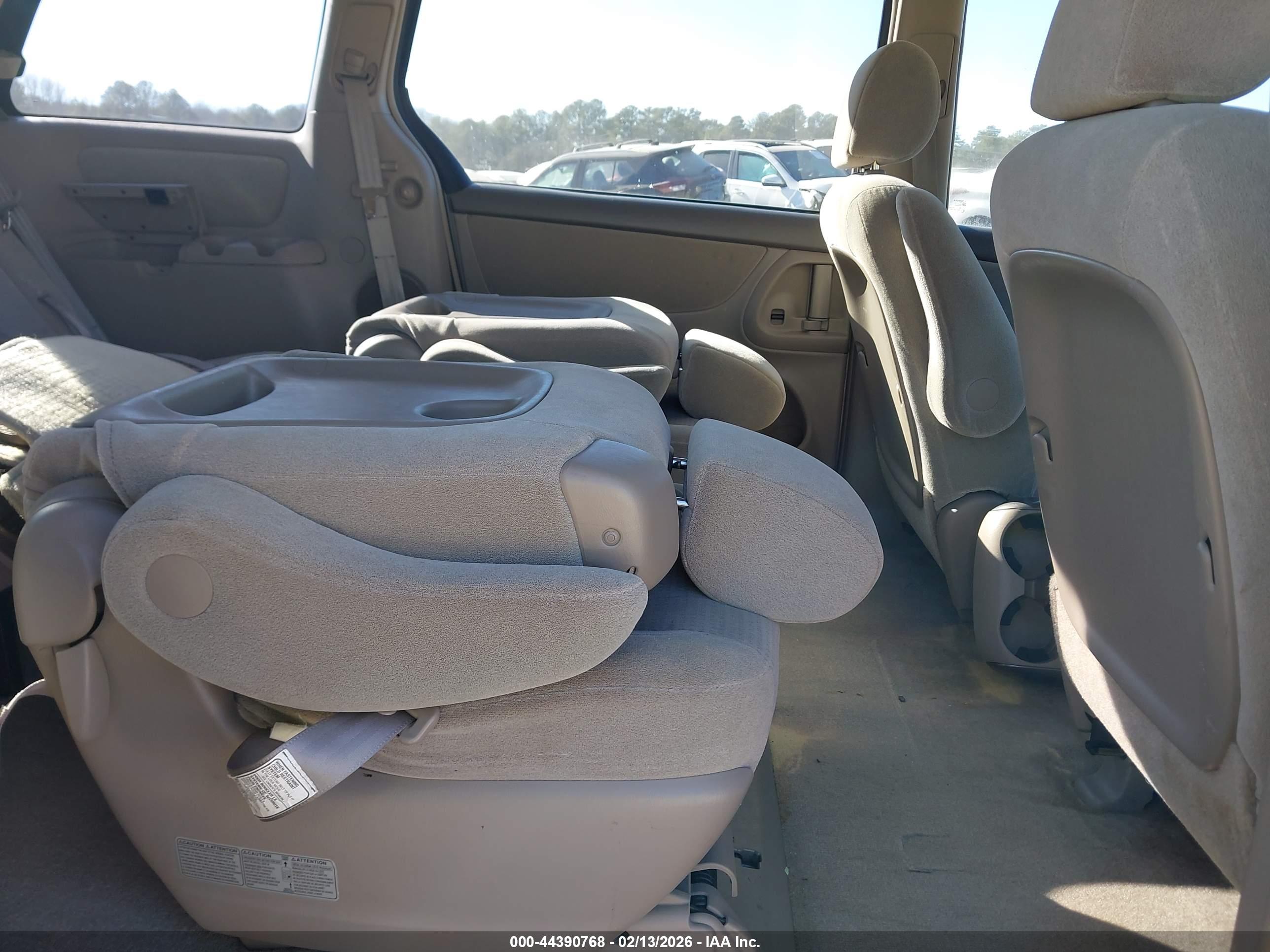 TOYOTA SIENNA image 8