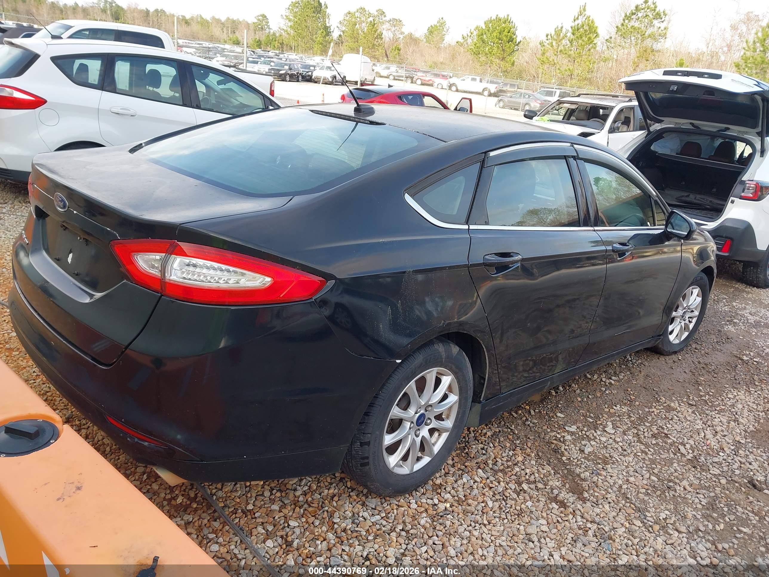 FORD FUSION image 4