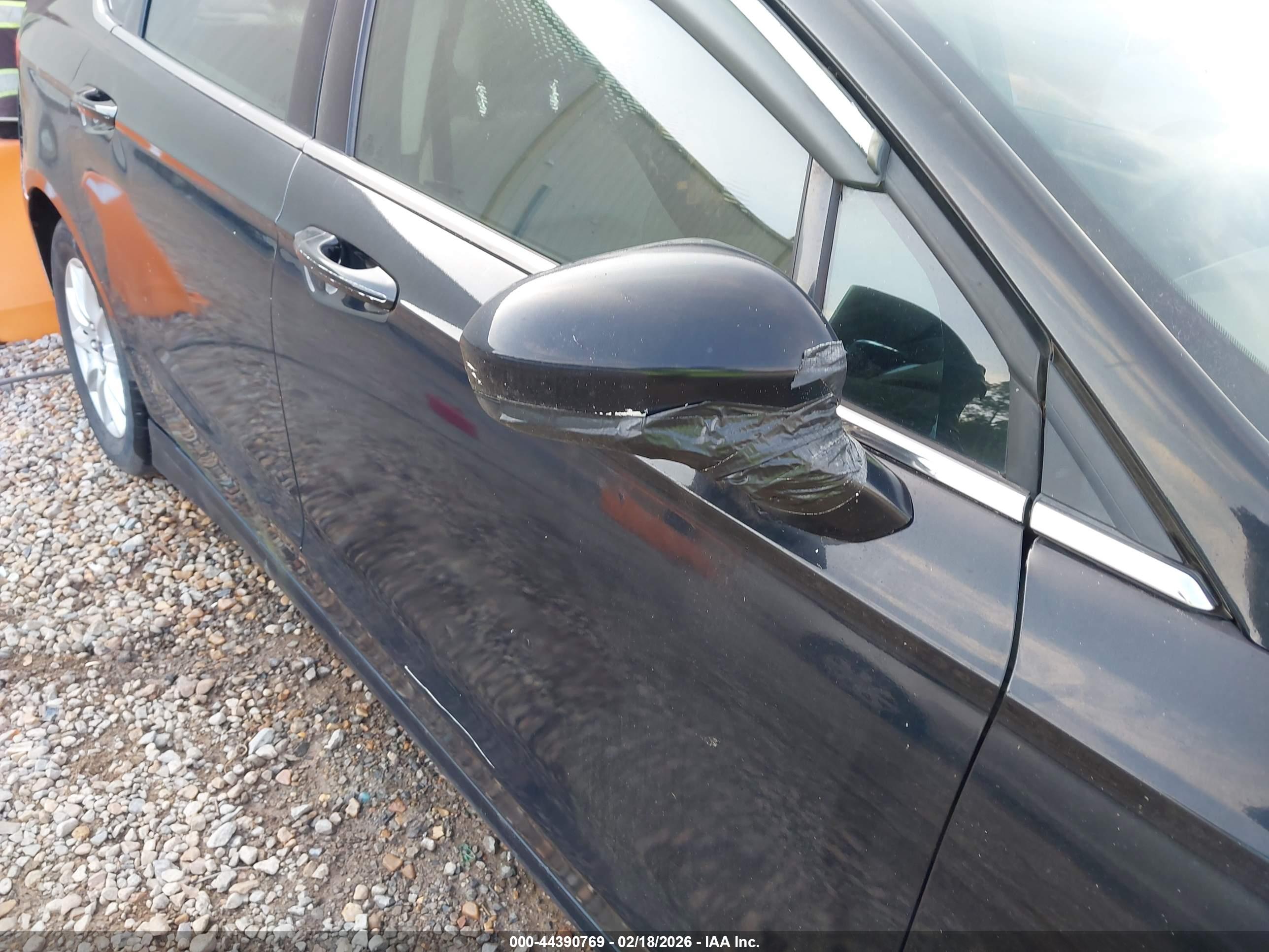 FORD FUSION image 6