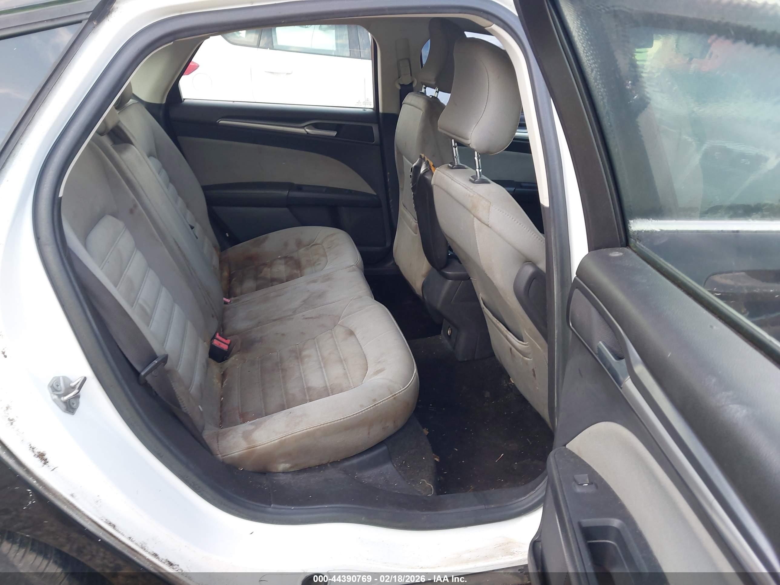 FORD FUSION image 8