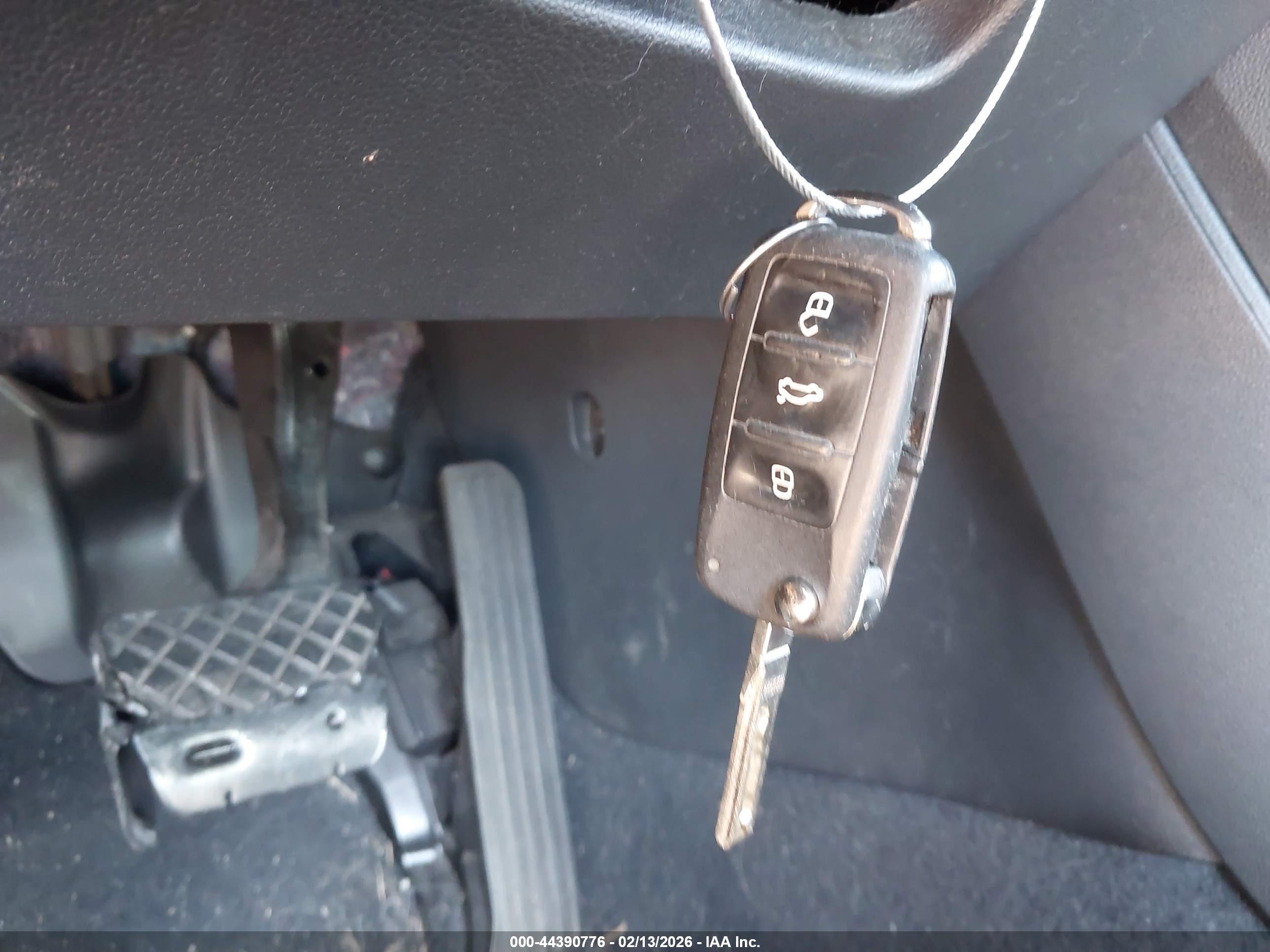 VOLKSWAGEN BEETLE image 11