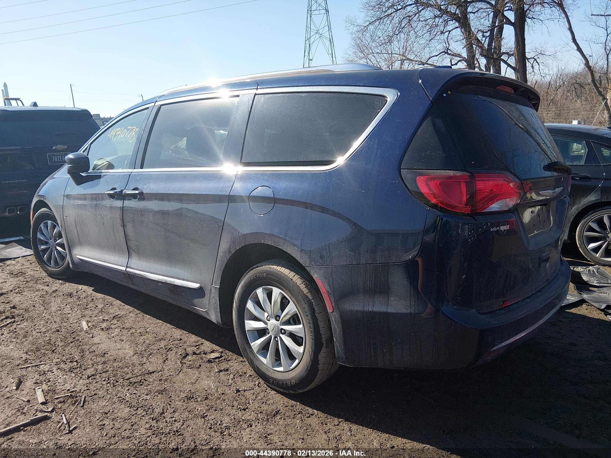 CHRYSLER PACIFICA image 3