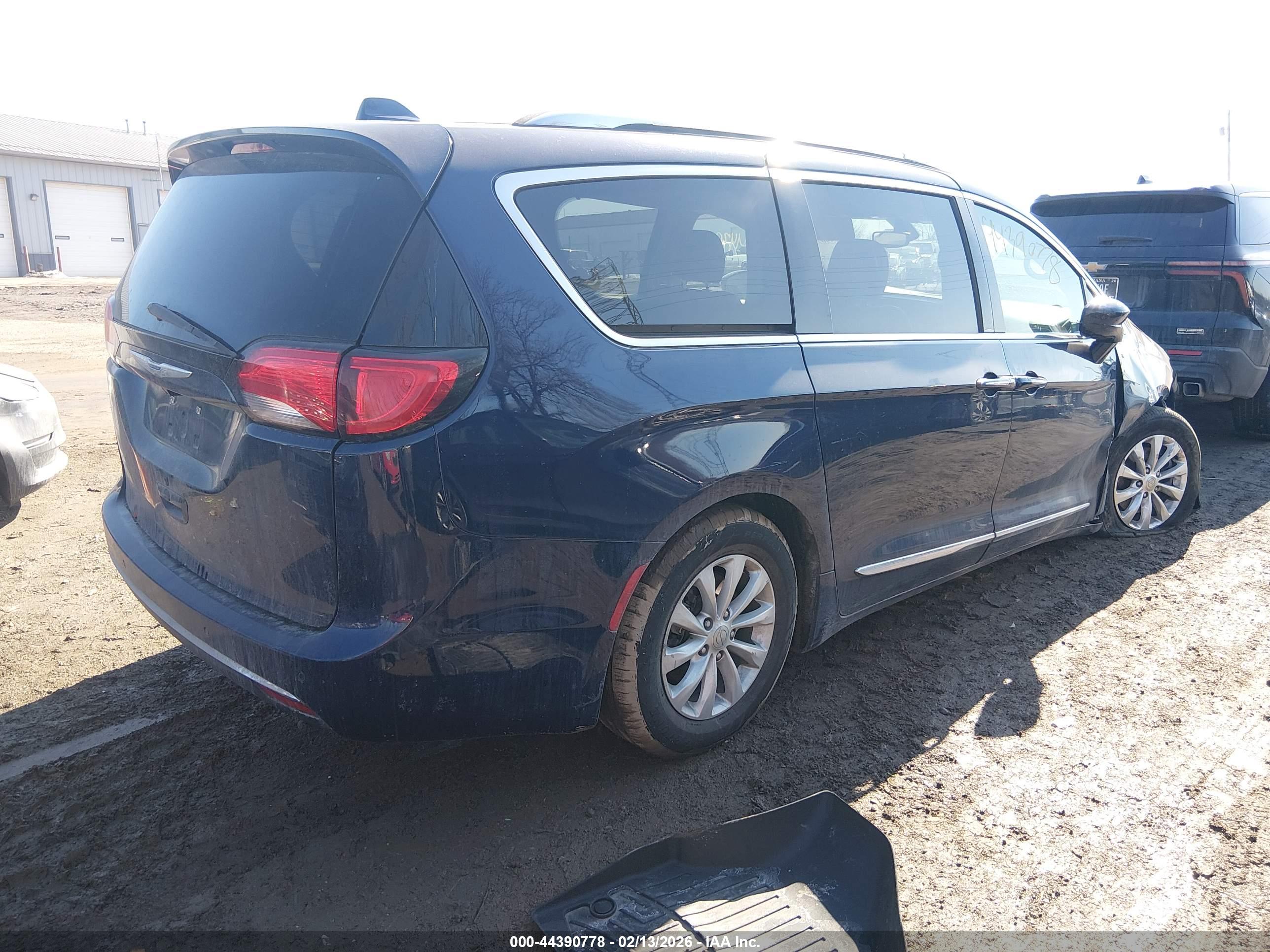 CHRYSLER PACIFICA image 4