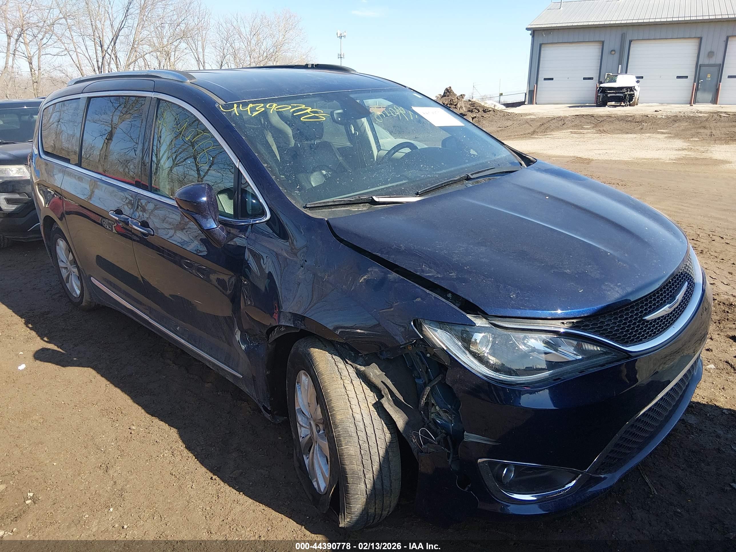 CHRYSLER PACIFICA image 6