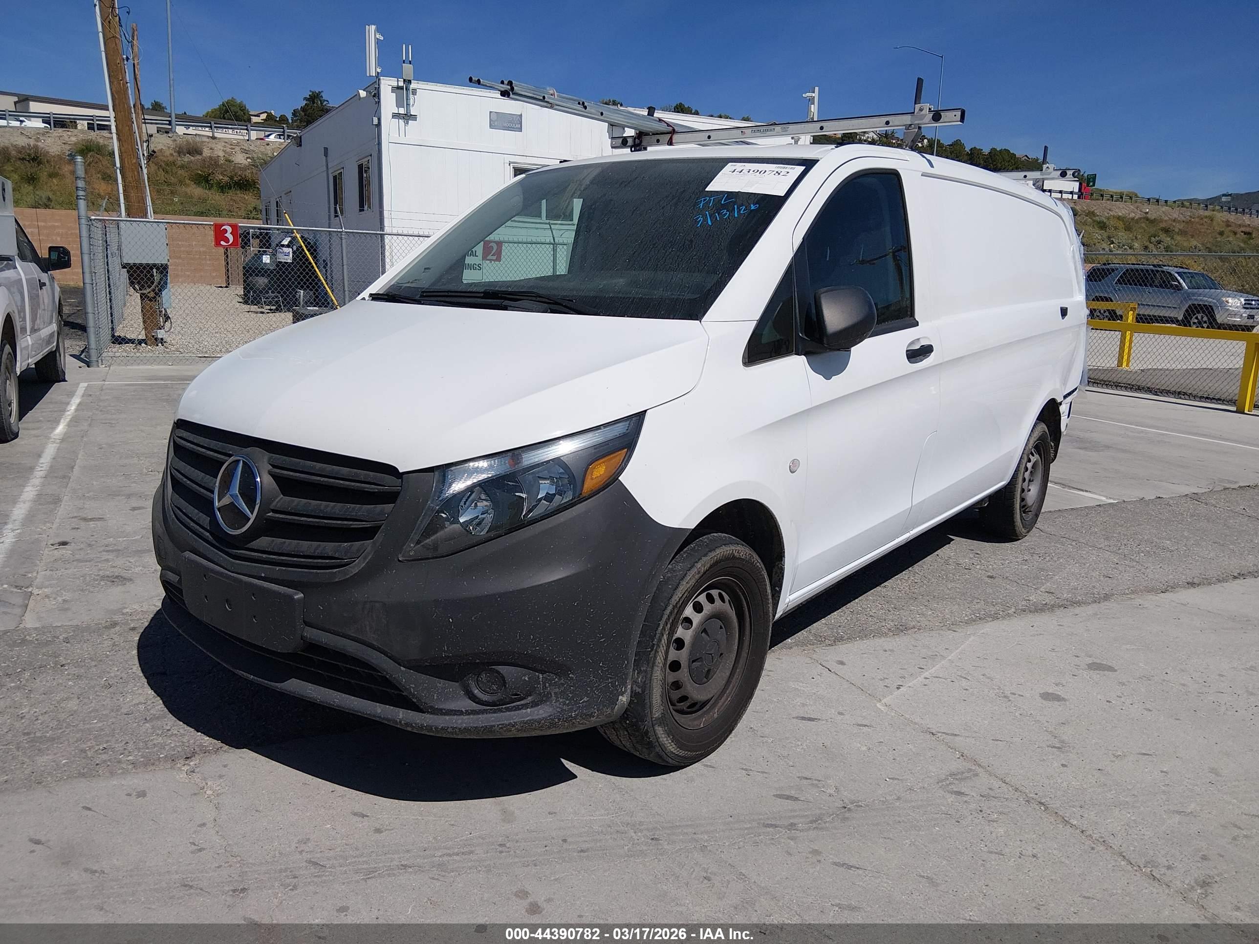 MERCEDES-BENZ METRIS image 2