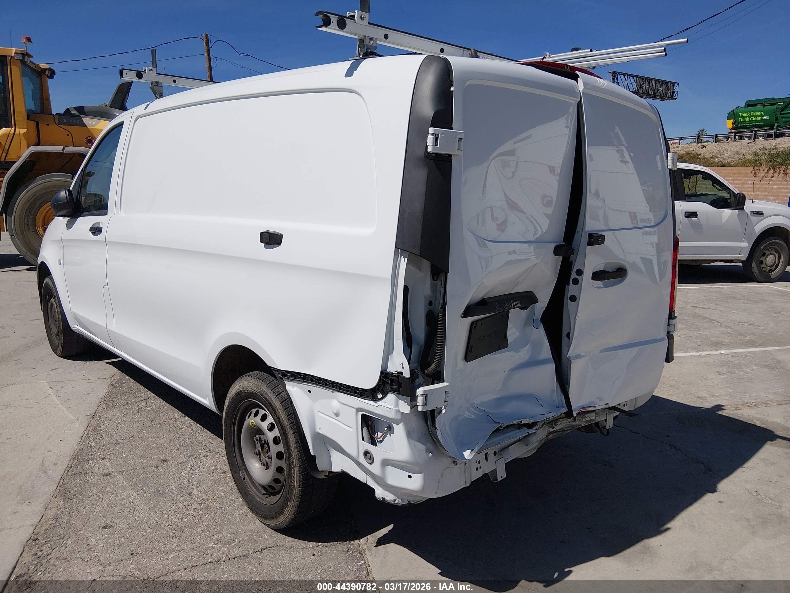 MERCEDES-BENZ METRIS image 3