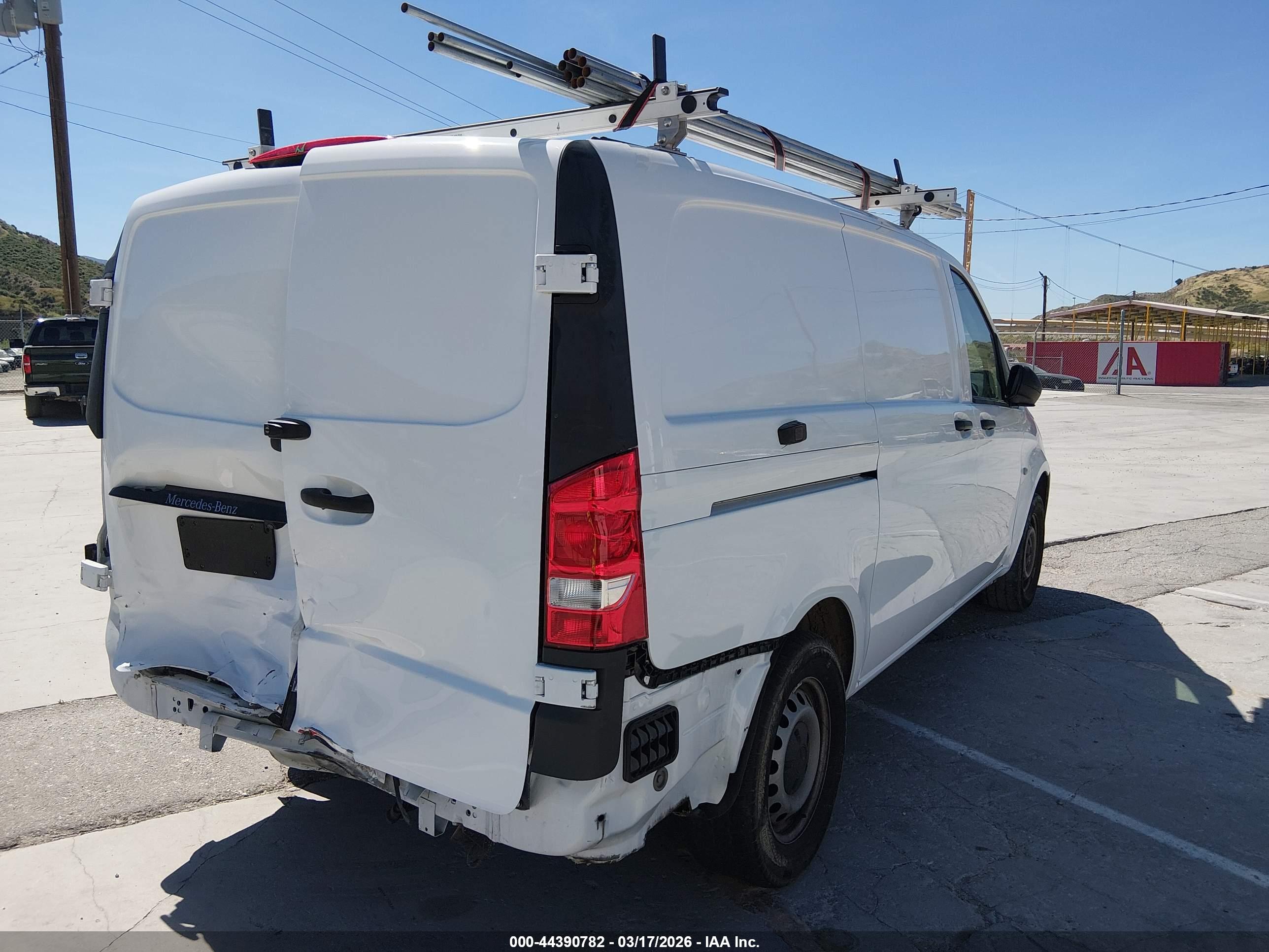 MERCEDES-BENZ METRIS image 4