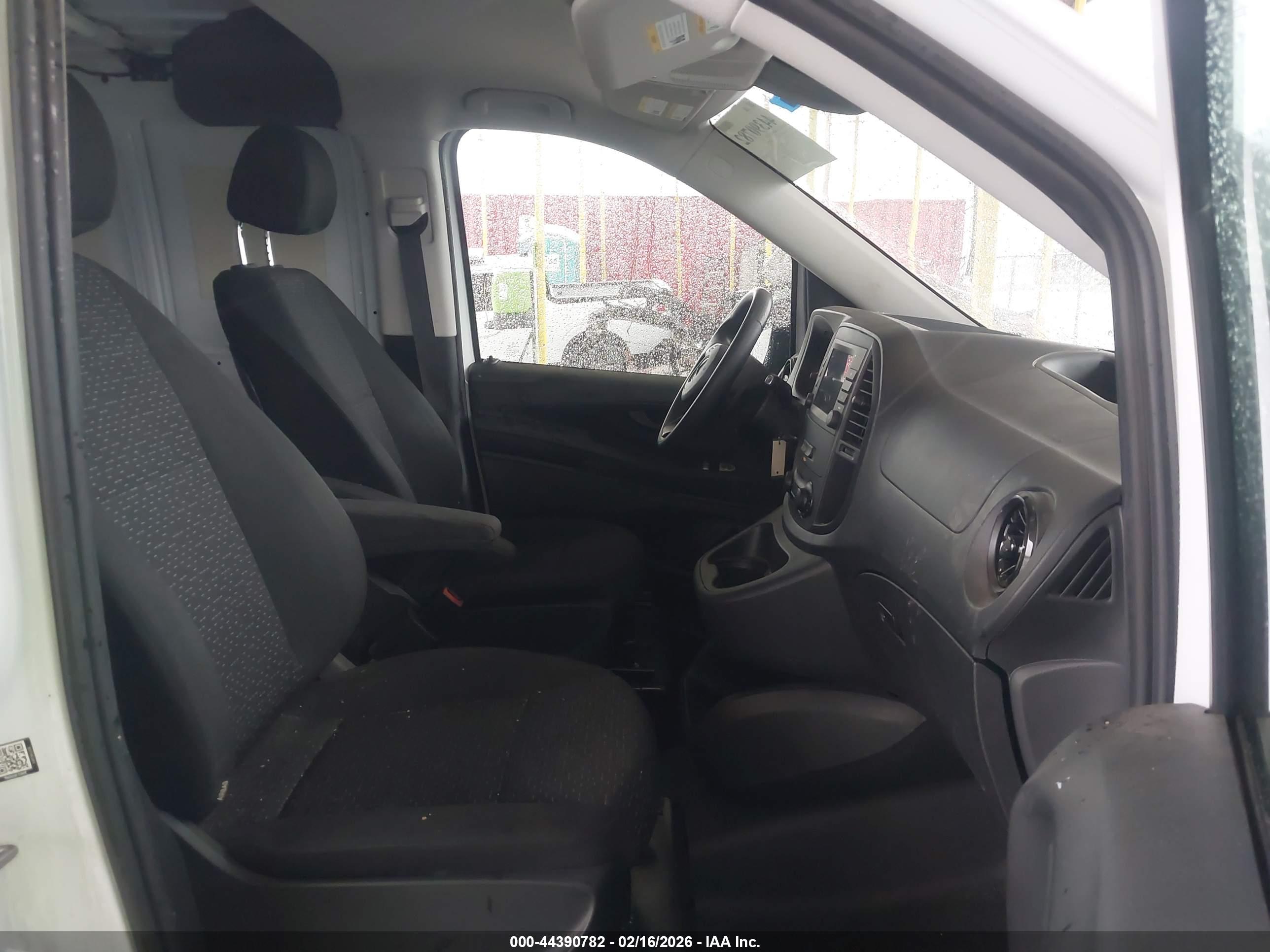 MERCEDES-BENZ METRIS image 5