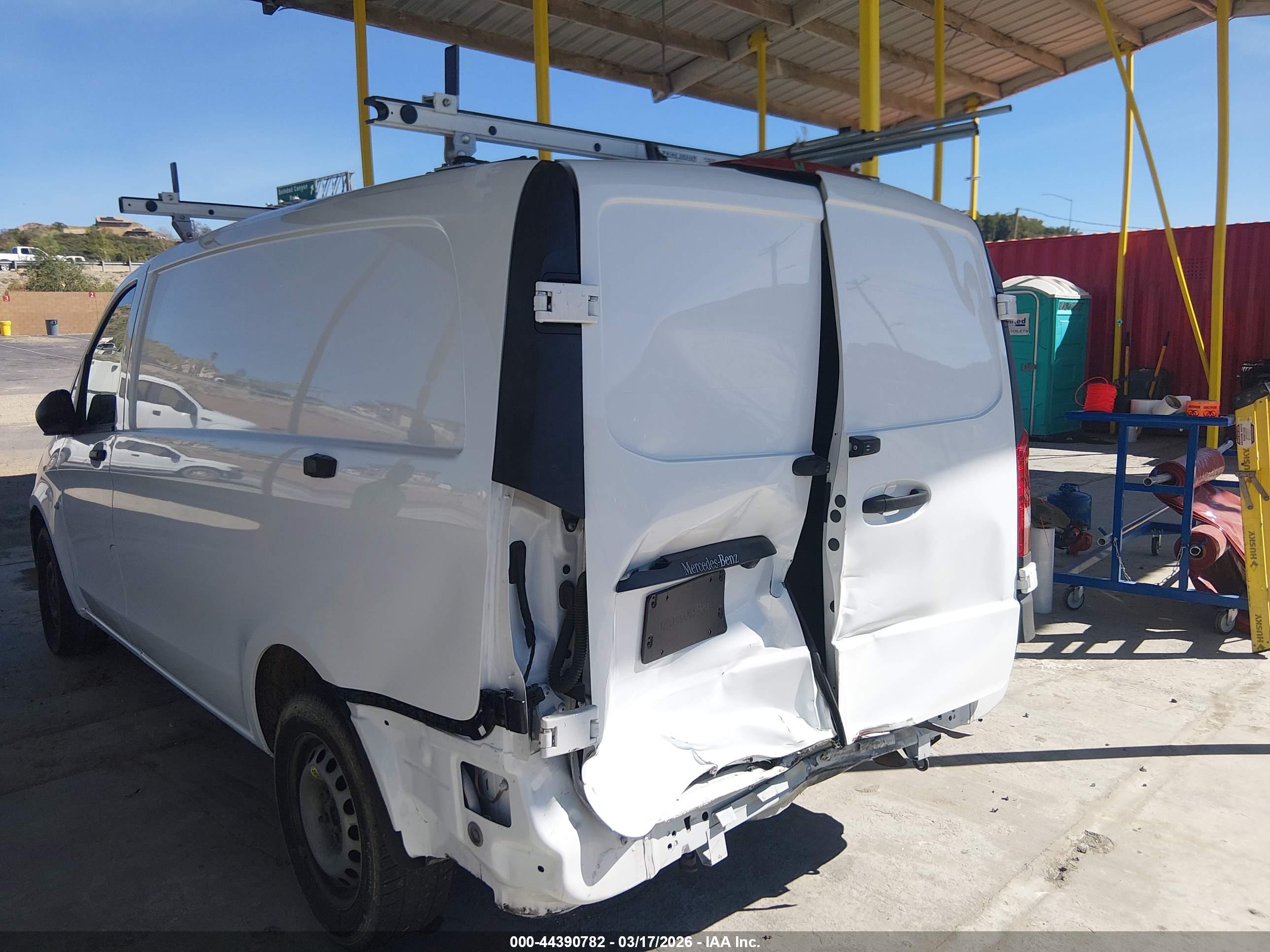MERCEDES-BENZ METRIS image 6