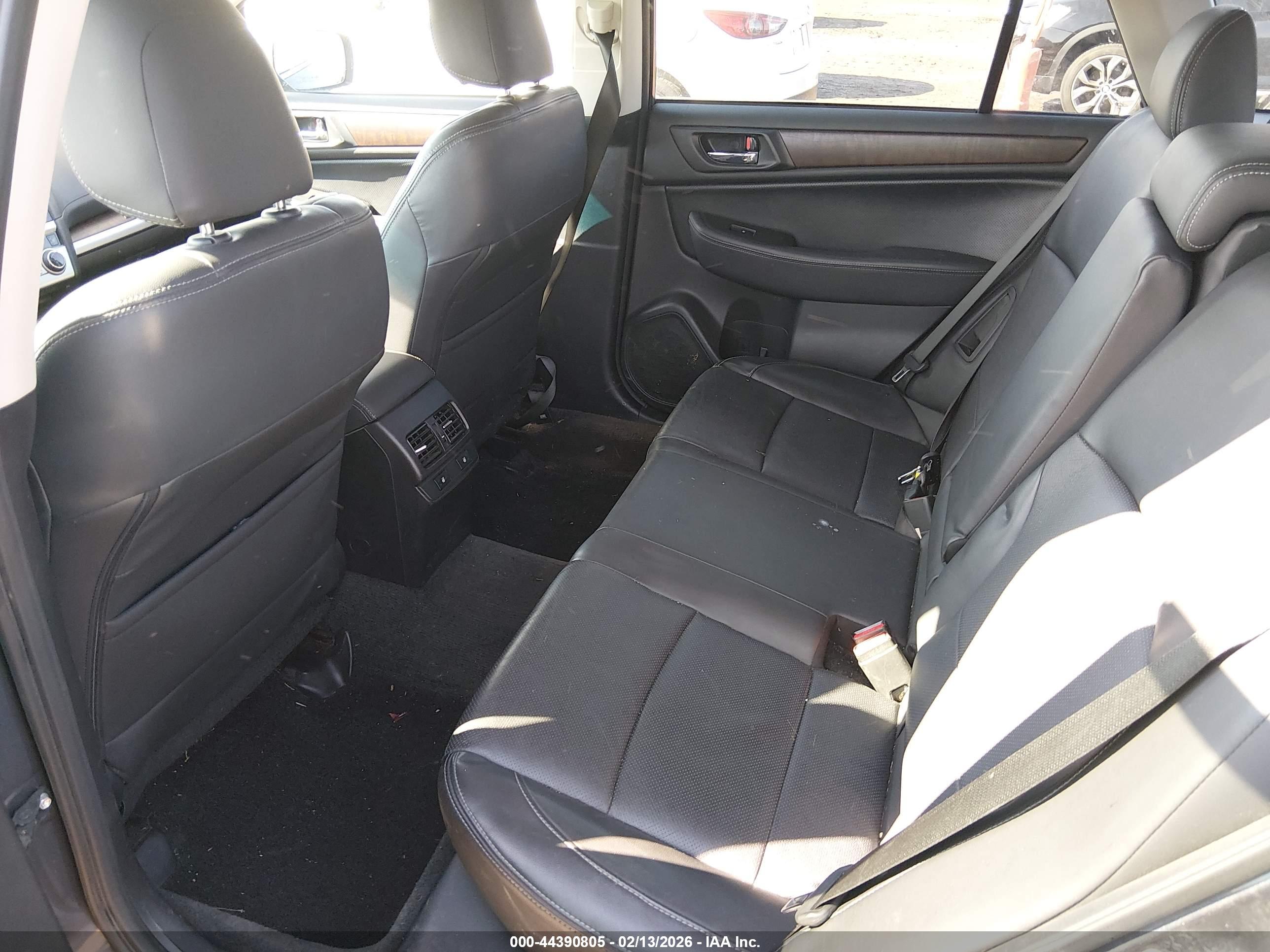 SUBARU OUTBACK image 8