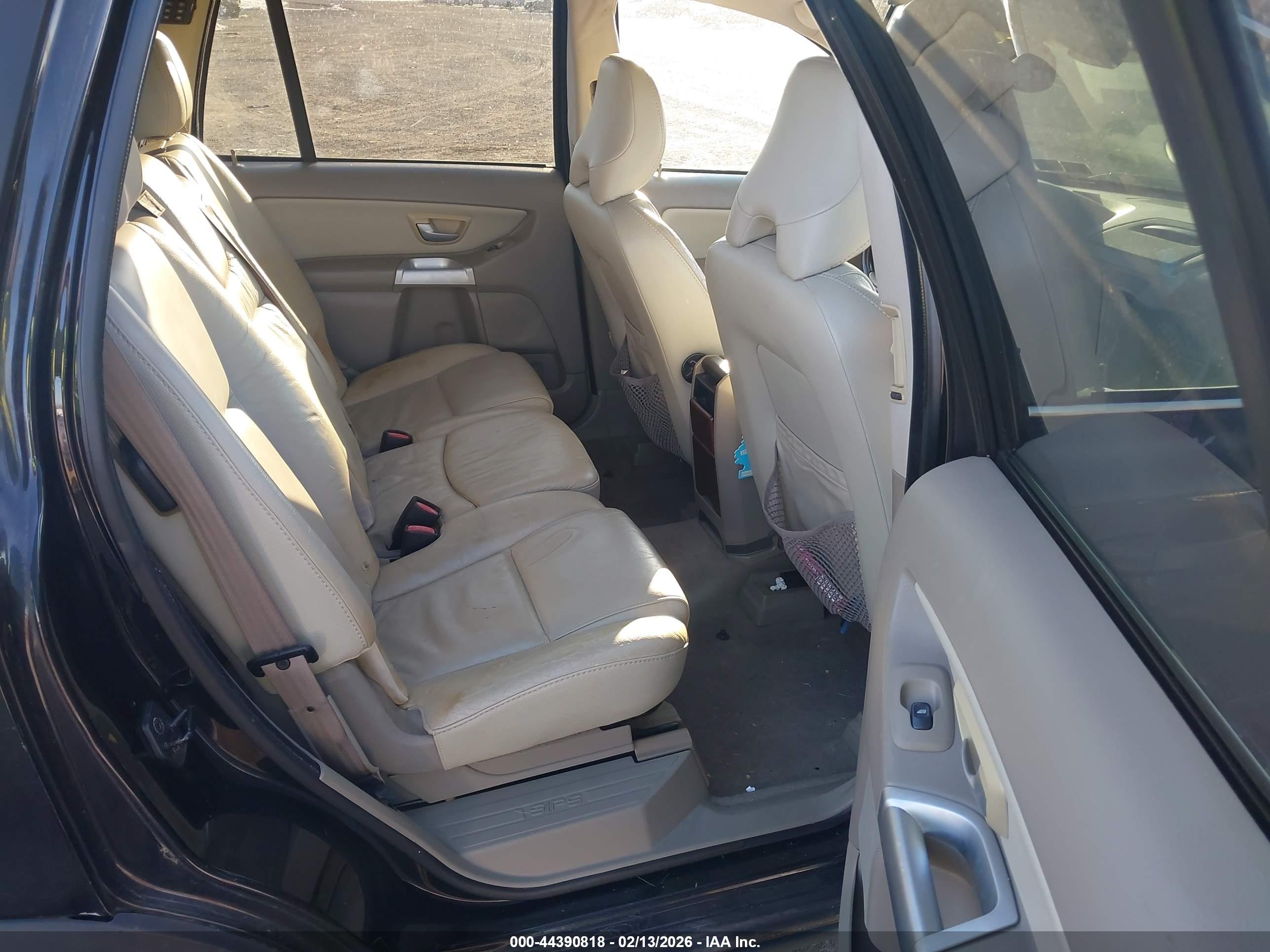 VOLVO XC90 image 8