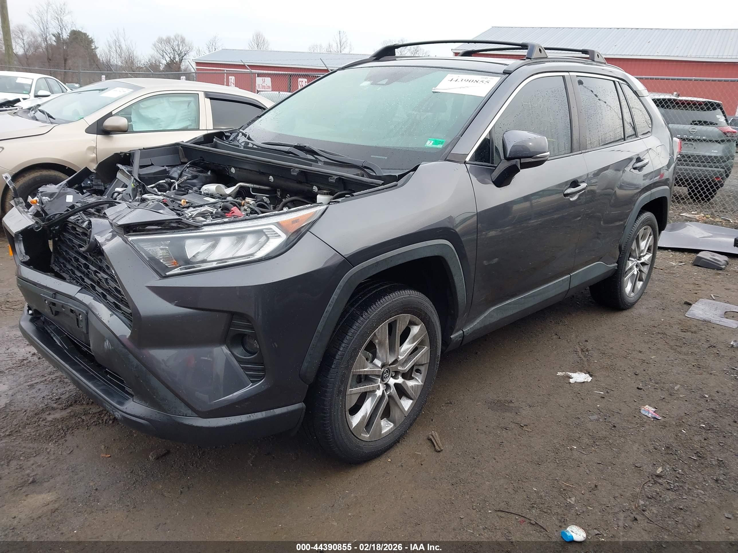 TOYOTA RAV4 image 2