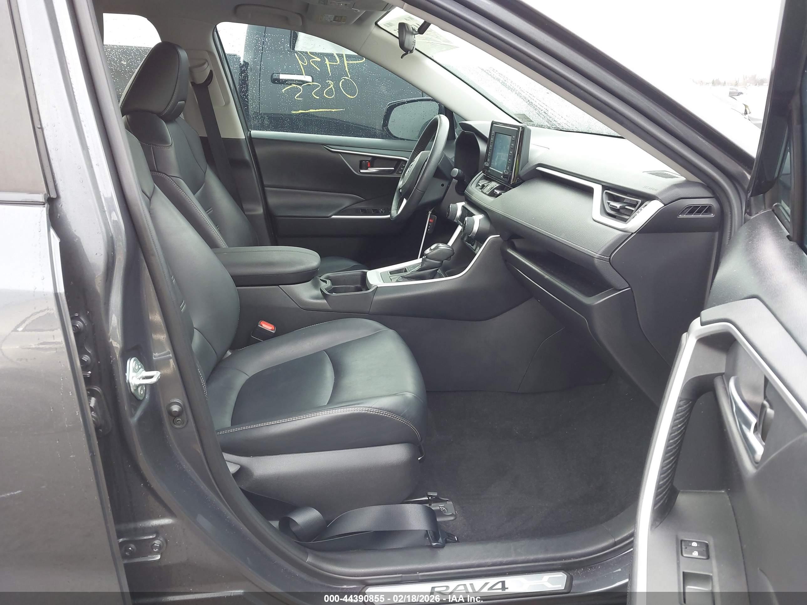 TOYOTA RAV4 image 5