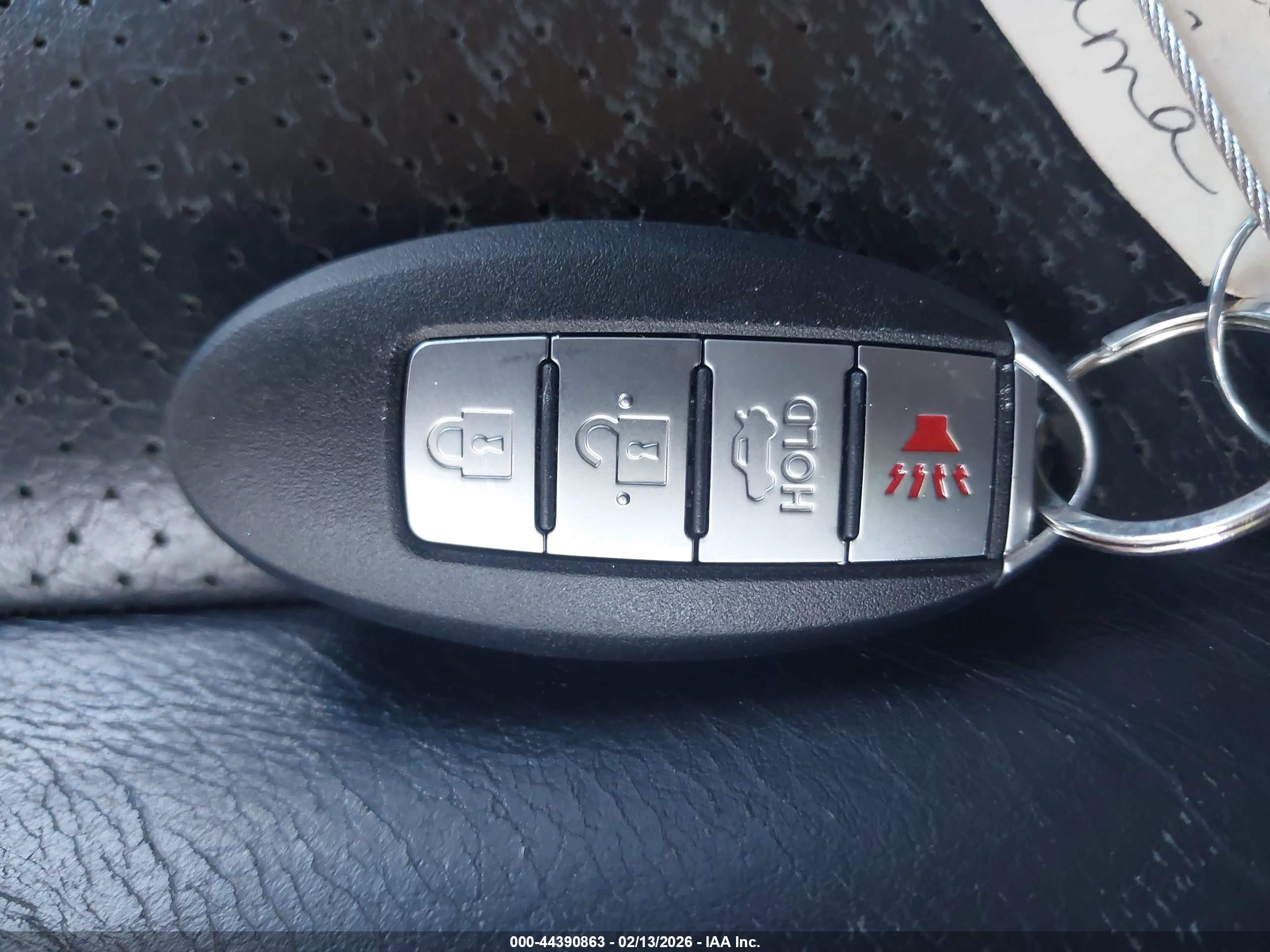 NISSAN MAXIMA image 11