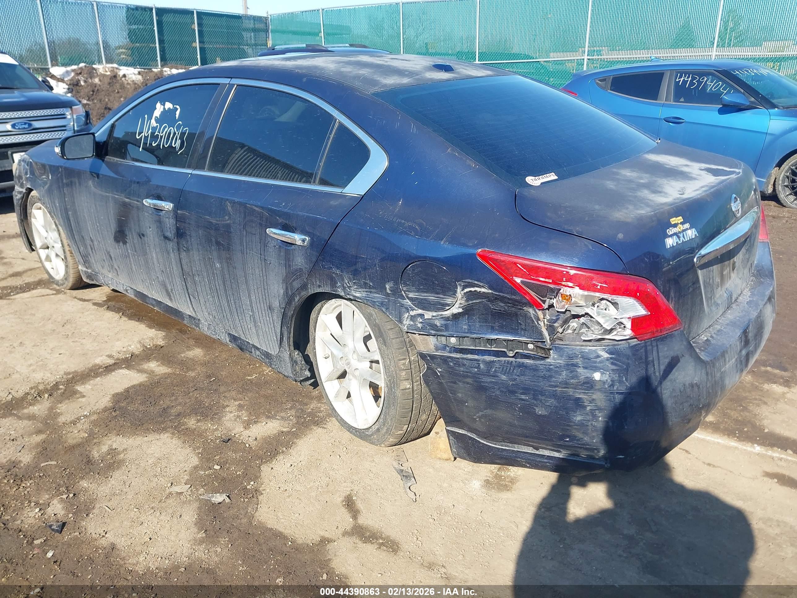 NISSAN MAXIMA image 3