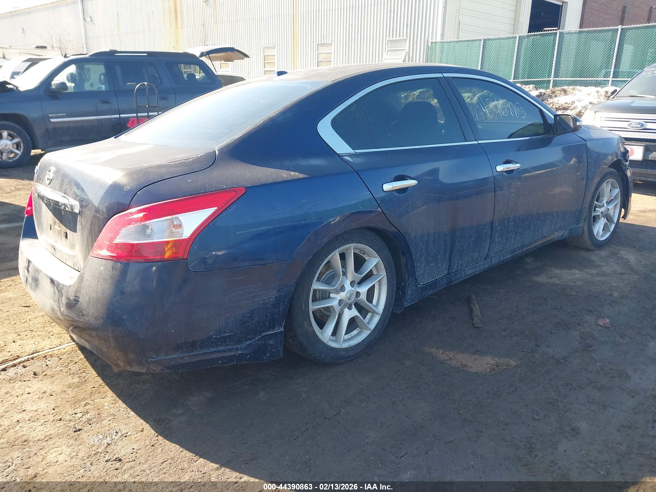 NISSAN MAXIMA image 4