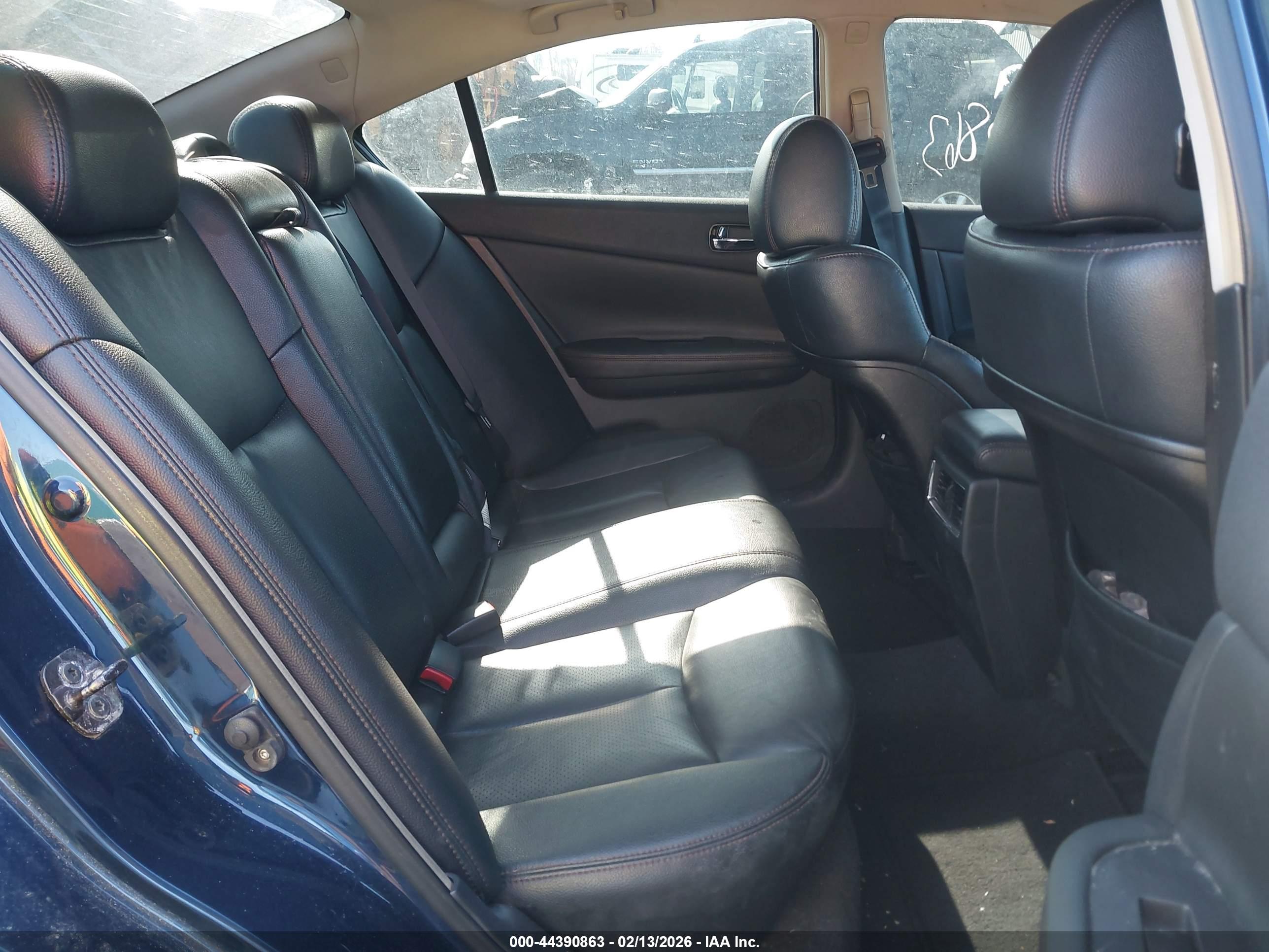 NISSAN MAXIMA image 8