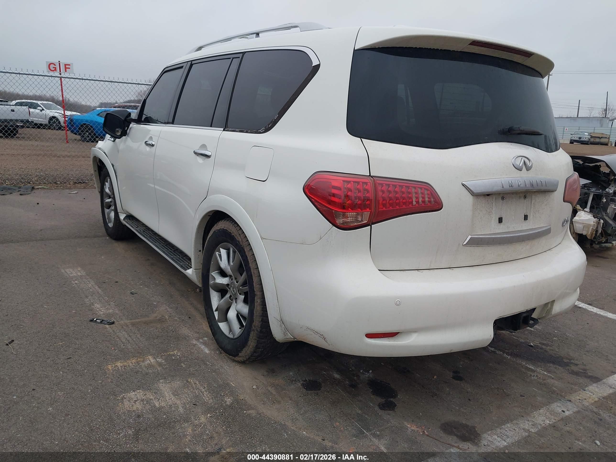 INFINITI QX56 image 3