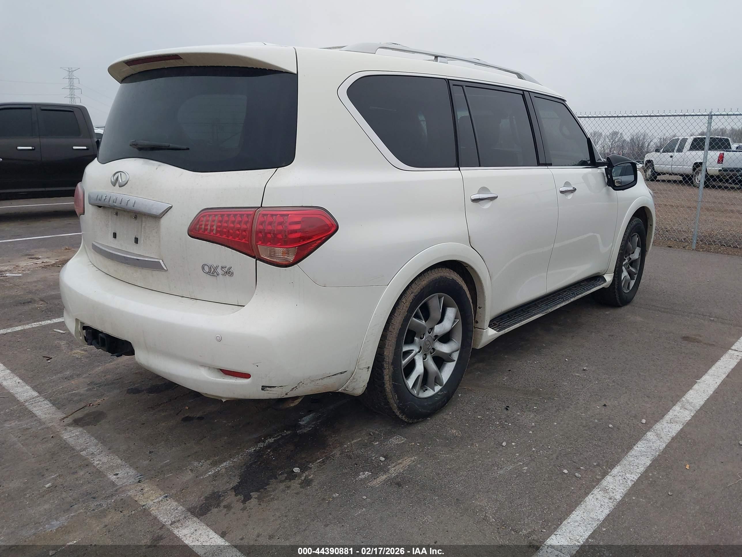 INFINITI QX56 image 4