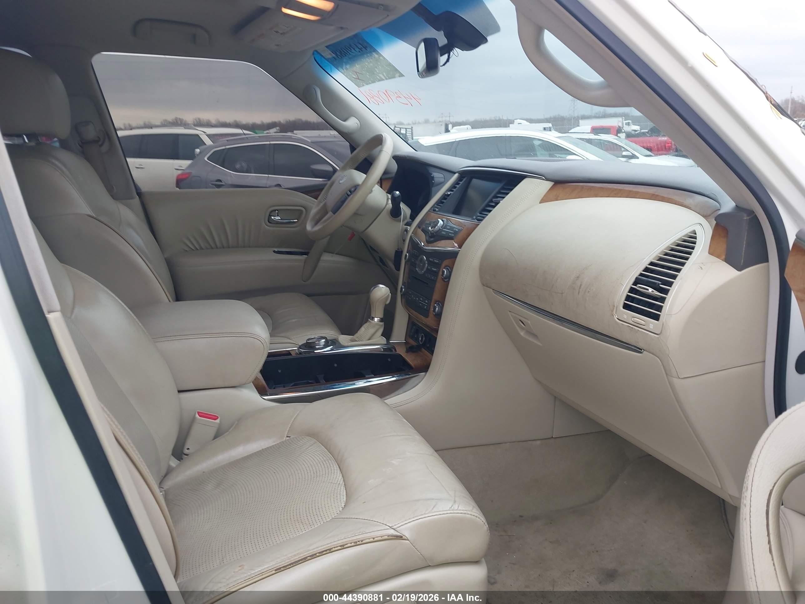INFINITI QX56 image 5