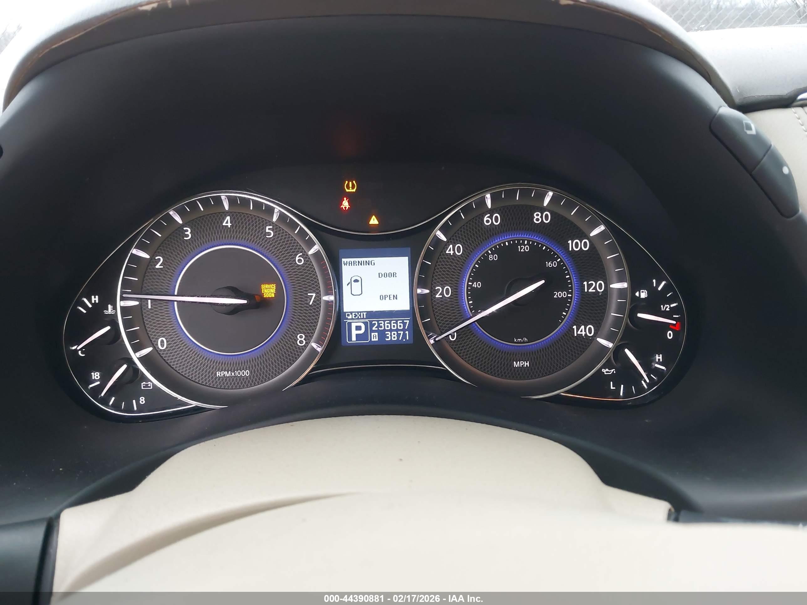 INFINITI QX56 image 7
