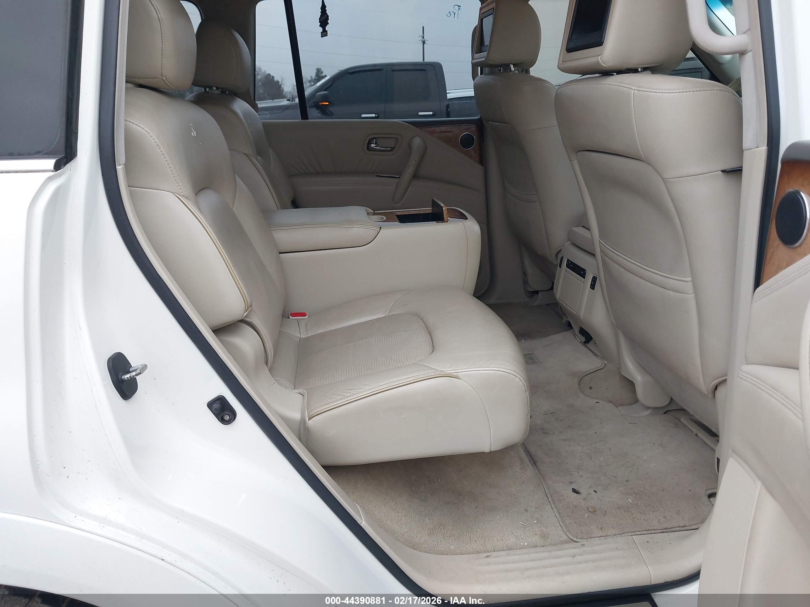 INFINITI QX56 image 8