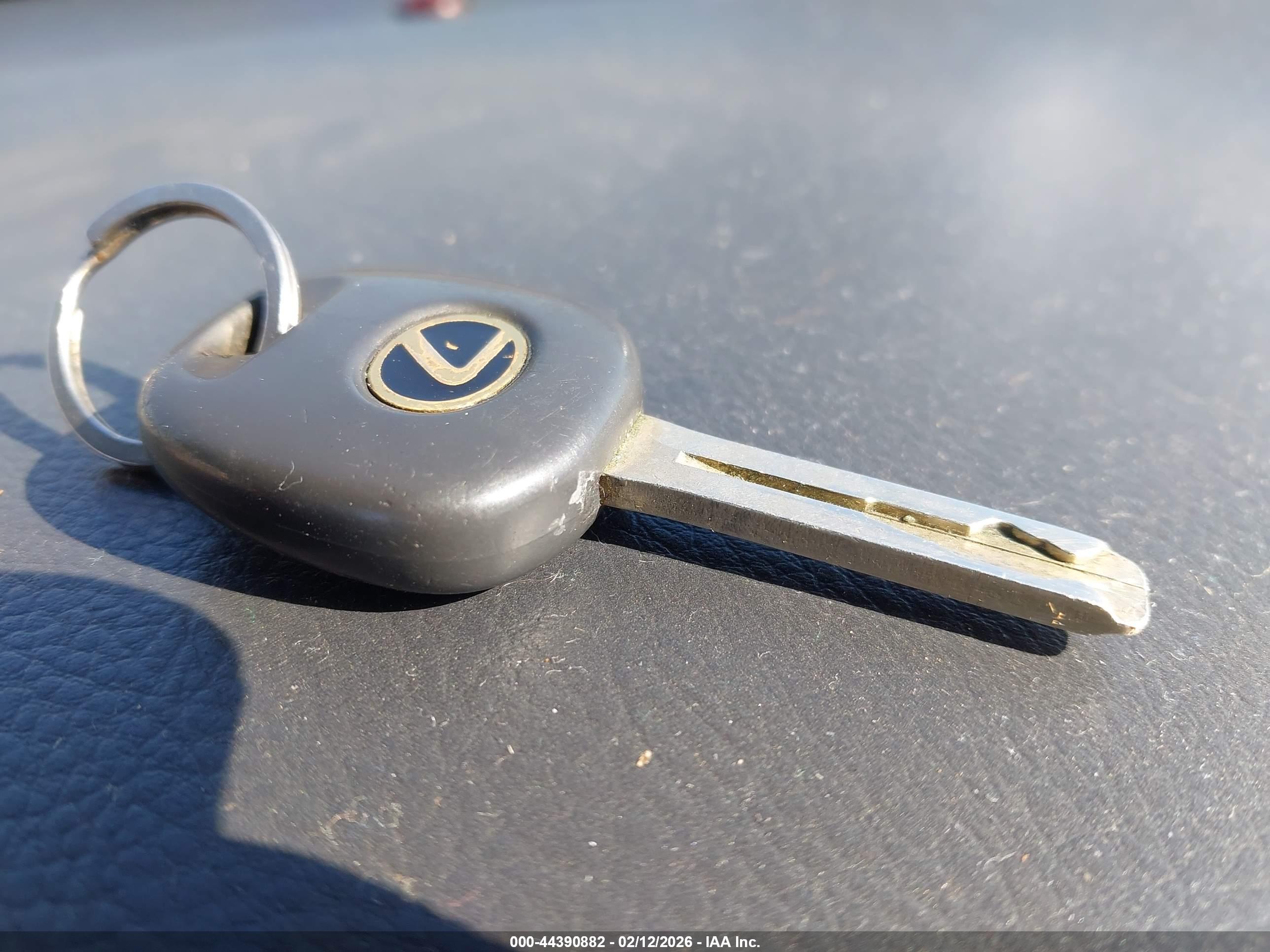 LEXUS ES image 11