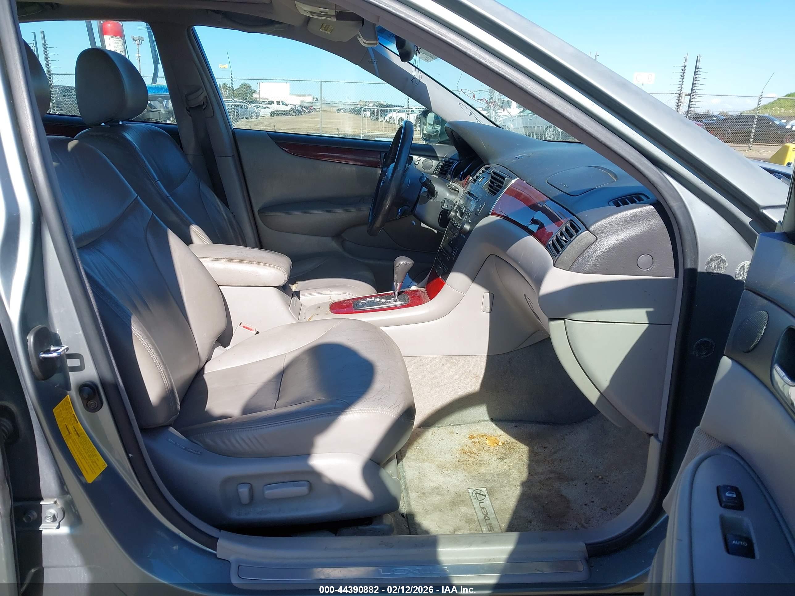 LEXUS ES image 5