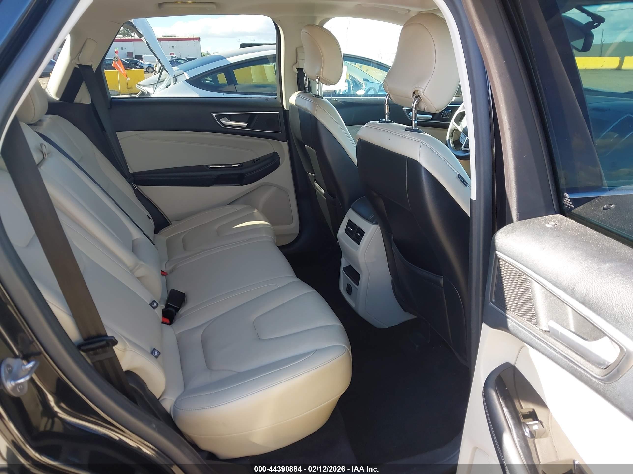 FORD EDGE image 8