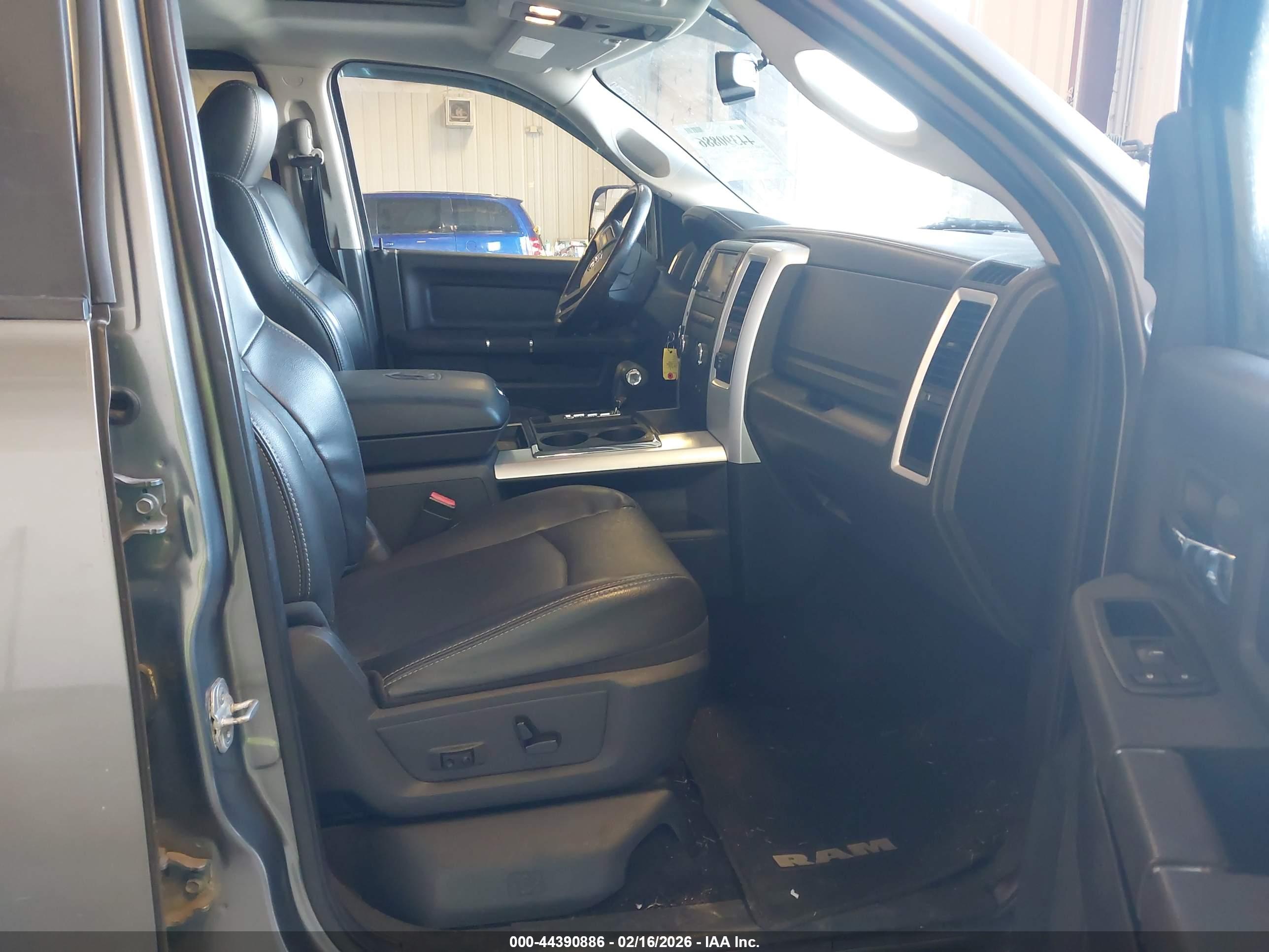 DODGE RAM image 5
