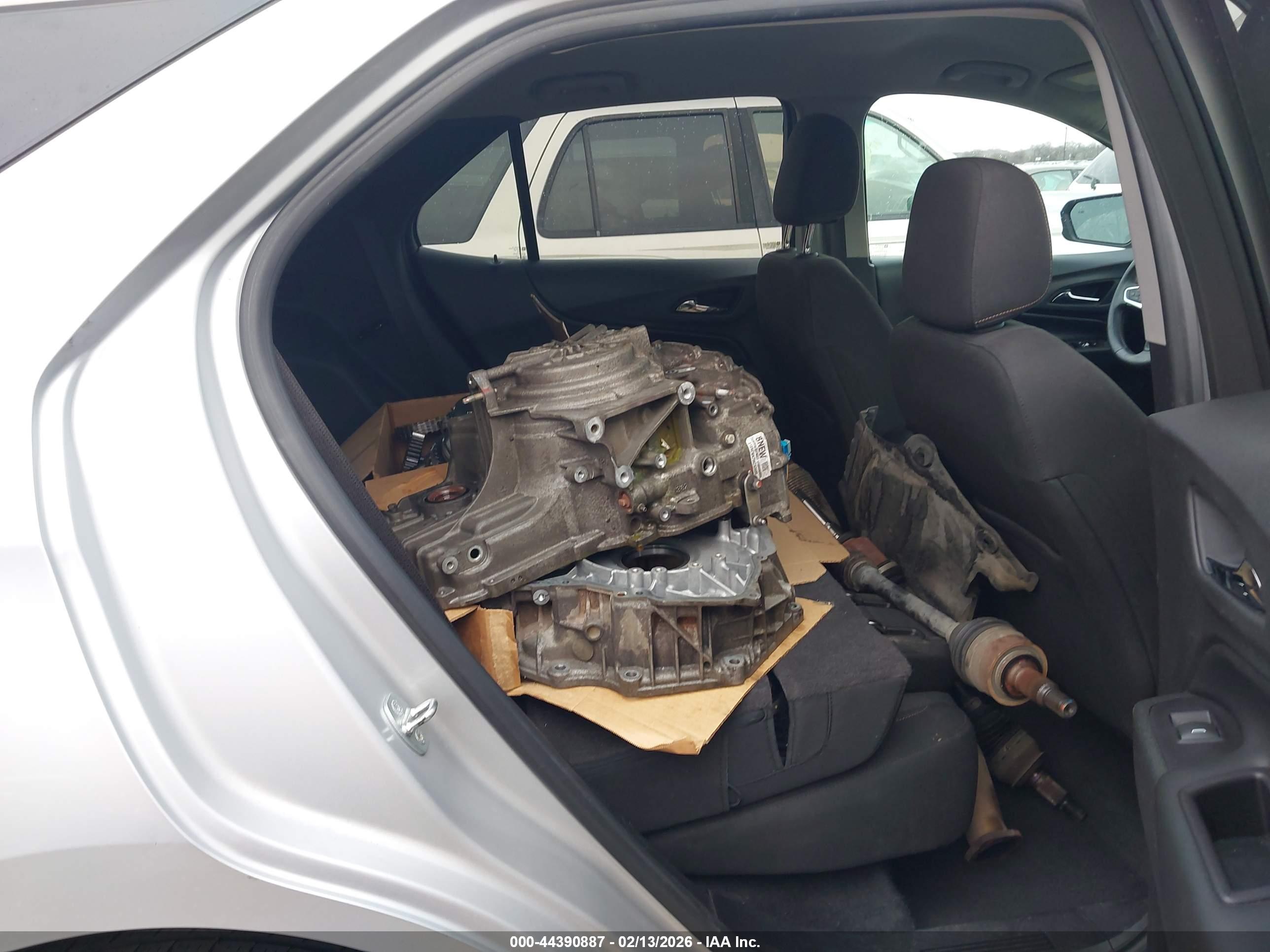 CHEVROLET EQUINOX image 8