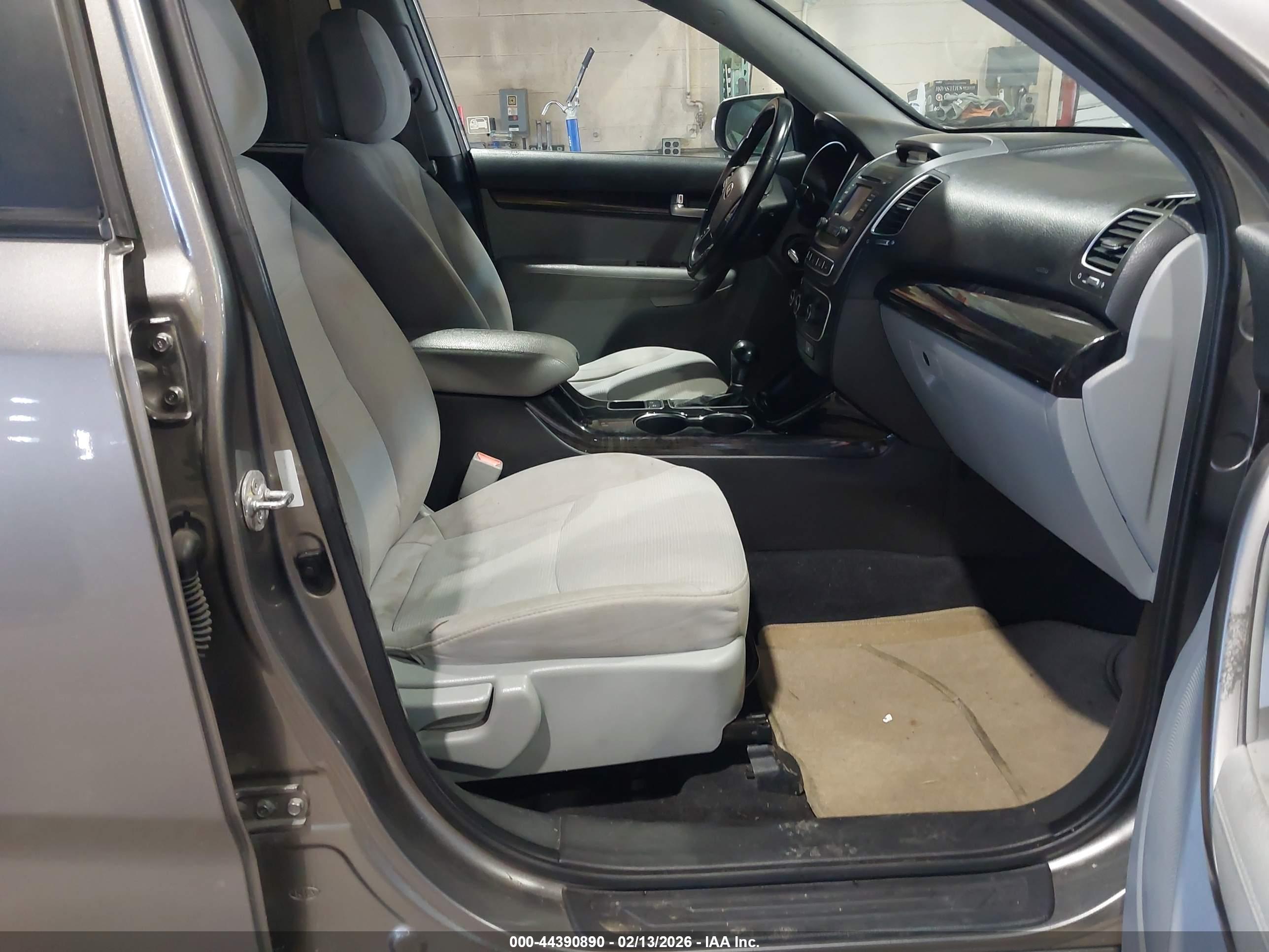 KIA SORENTO image 5